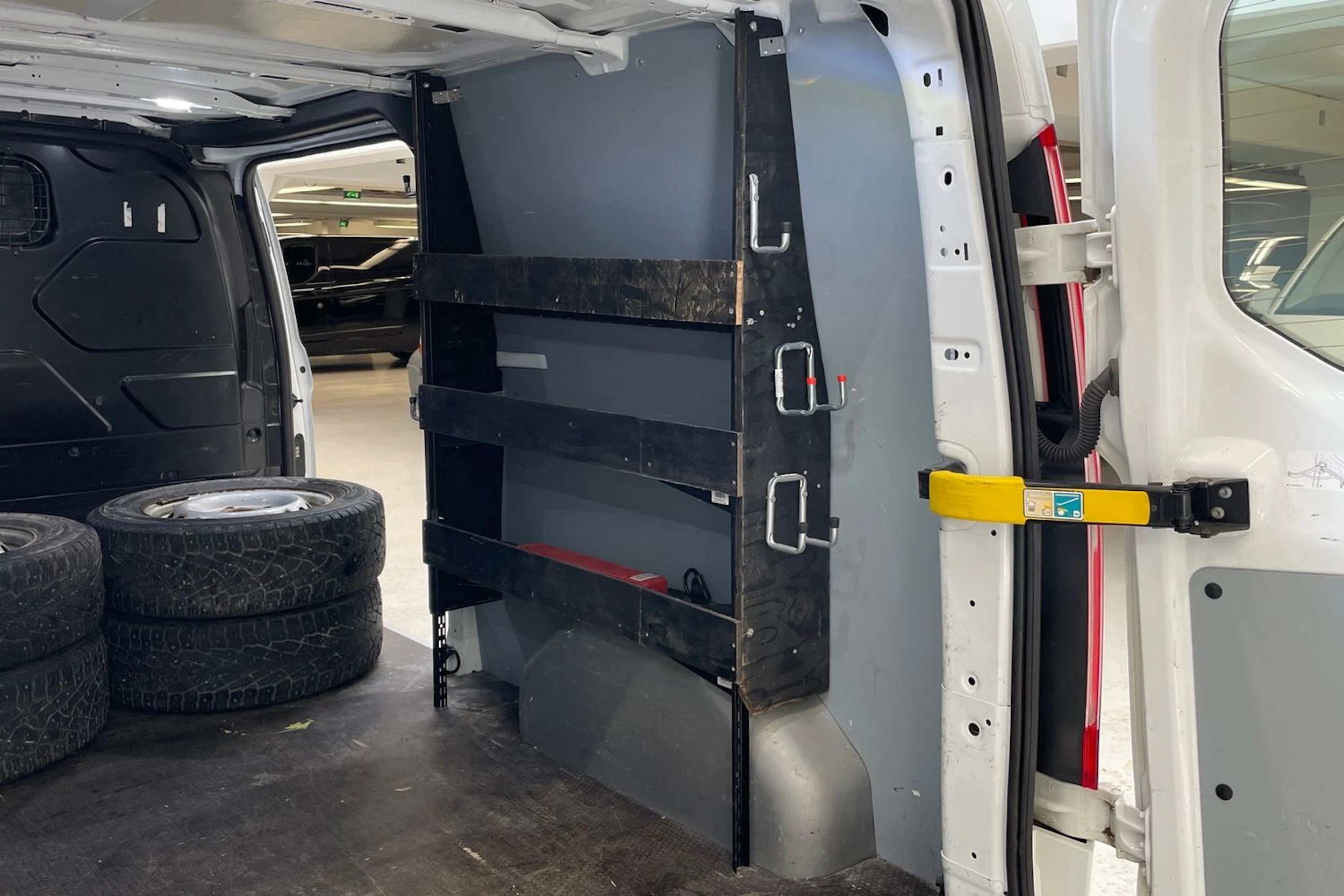 valkoinen Ford Transit Custom 2019 kuva 16.