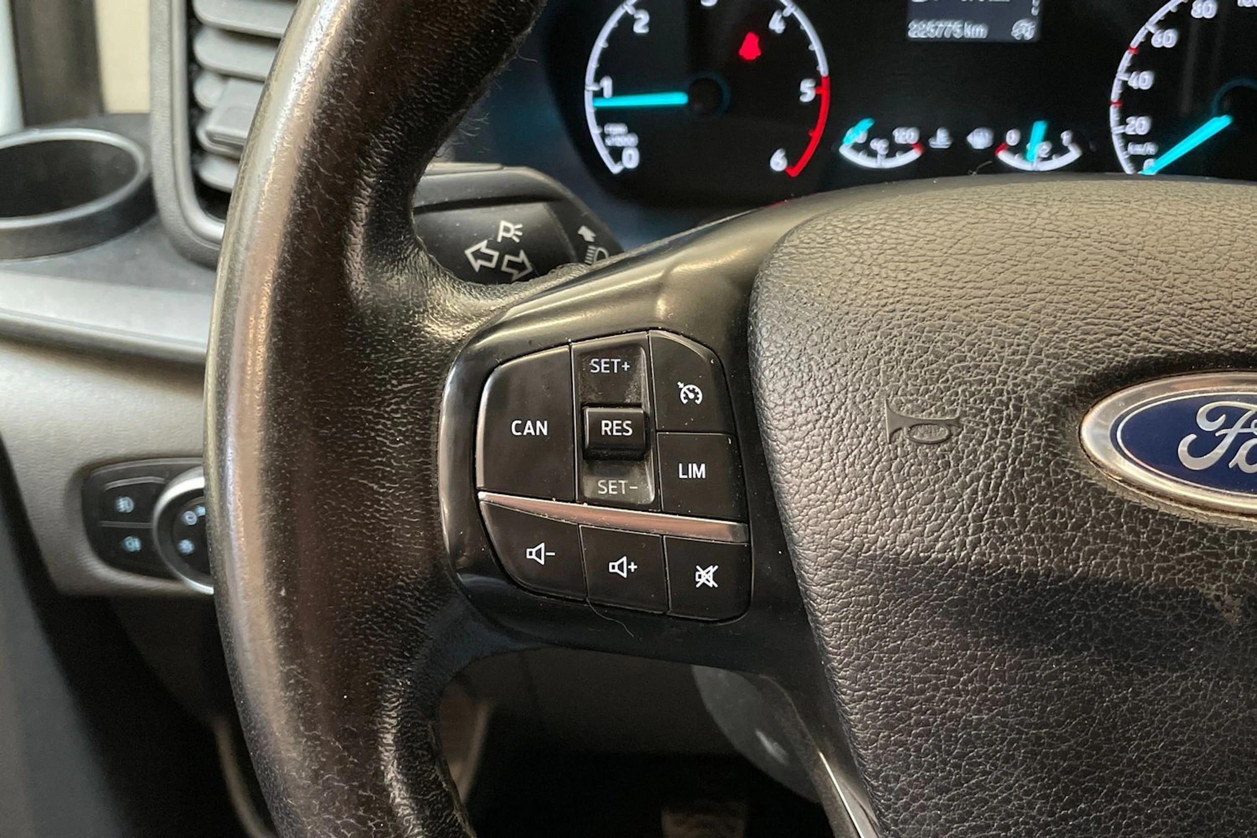 valkoinen Ford Transit Custom 2019 kuva 19.