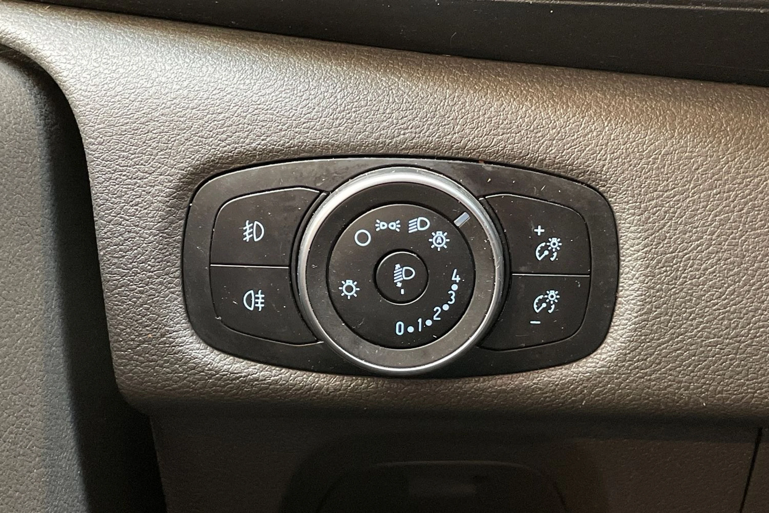valkoinen Ford Transit Custom 2019 kuva 23.