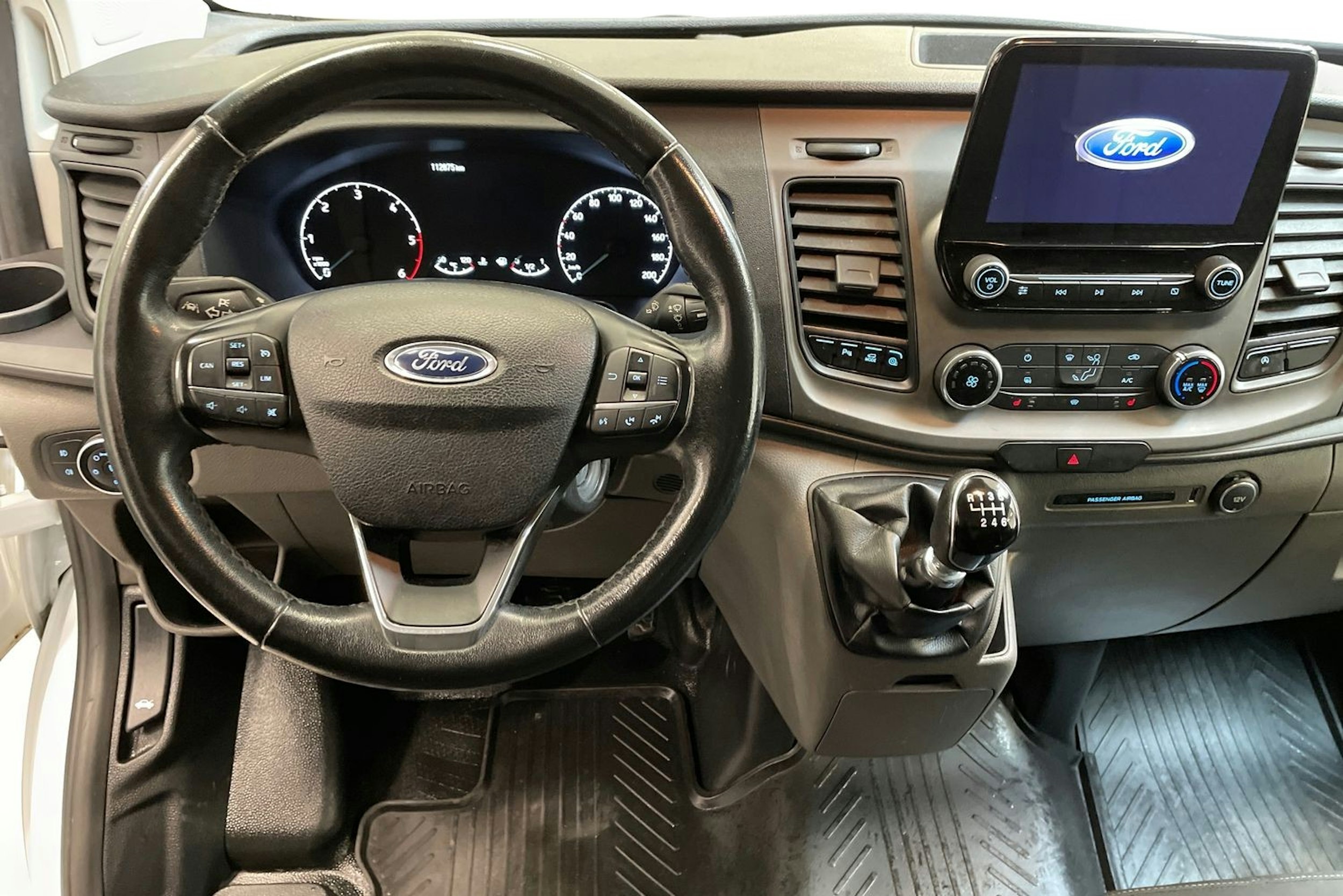valkoinen Ford Transit Custom 2019 kuva 9.