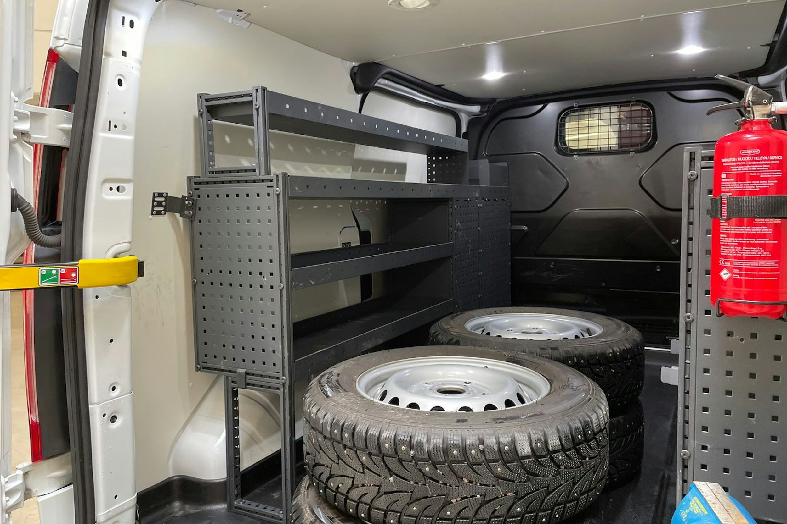 valkoinen Ford Transit Custom 2019 kuva 18.