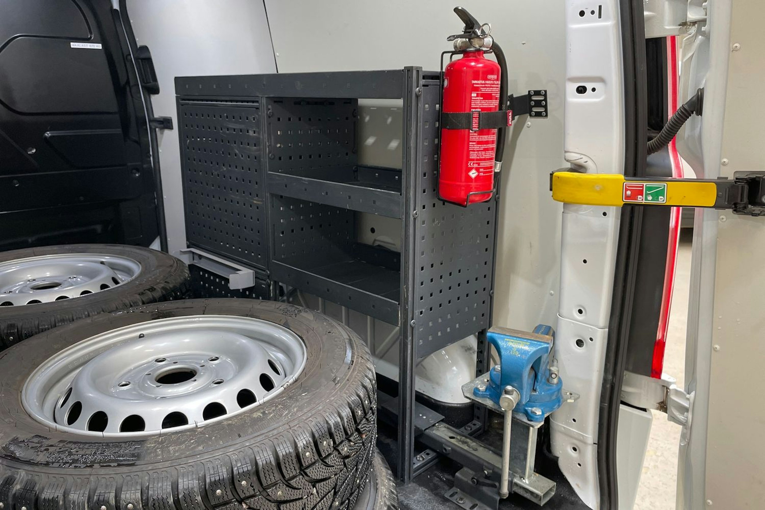 valkoinen Ford Transit Custom 2019 kuva 19.