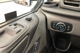 valkoinen Ford Transit Custom 2019 kuva 23.