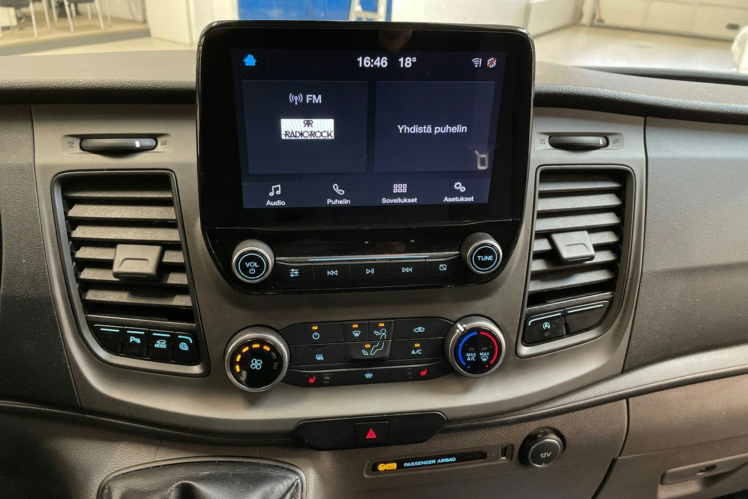 valkoinen Ford Transit Custom 2019 kuva 26.