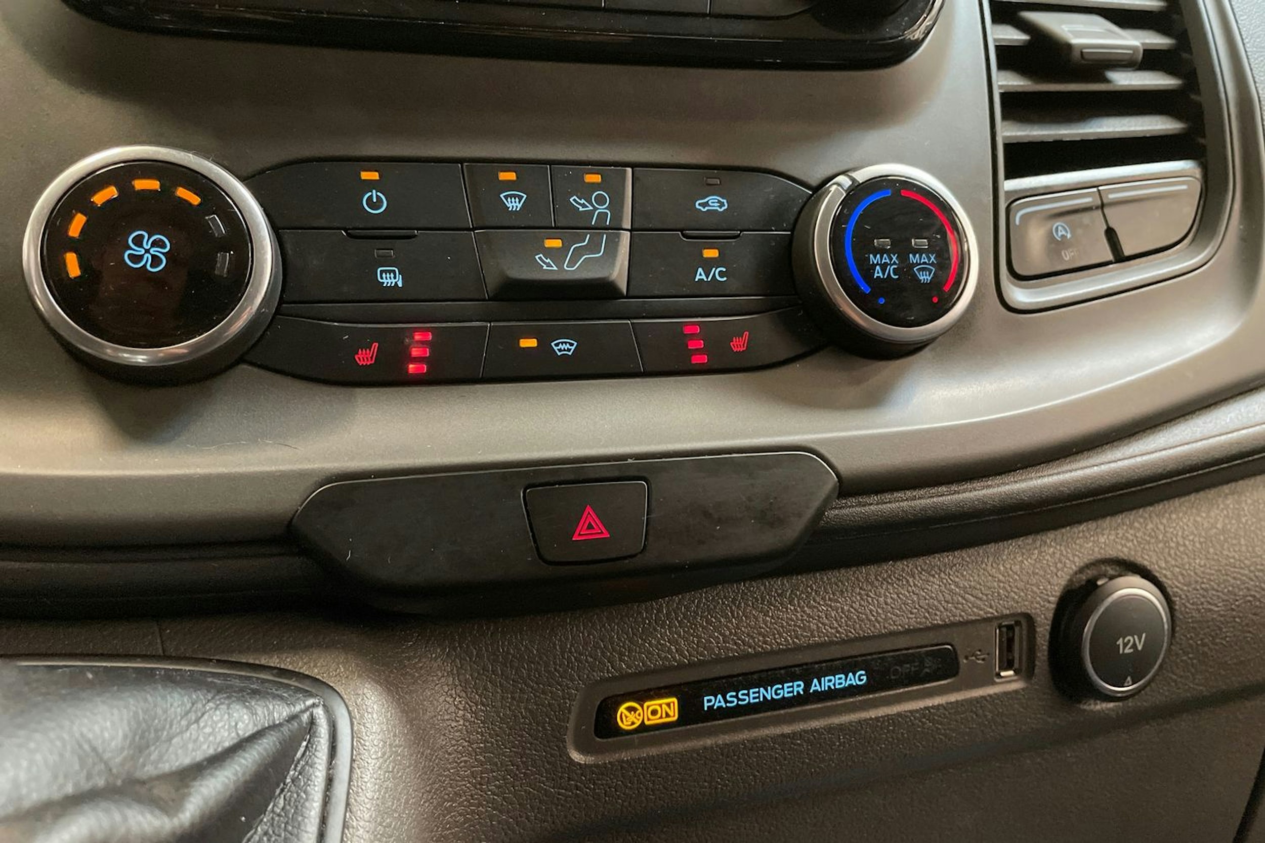 valkoinen Ford Transit Custom 2019 kuva 27.