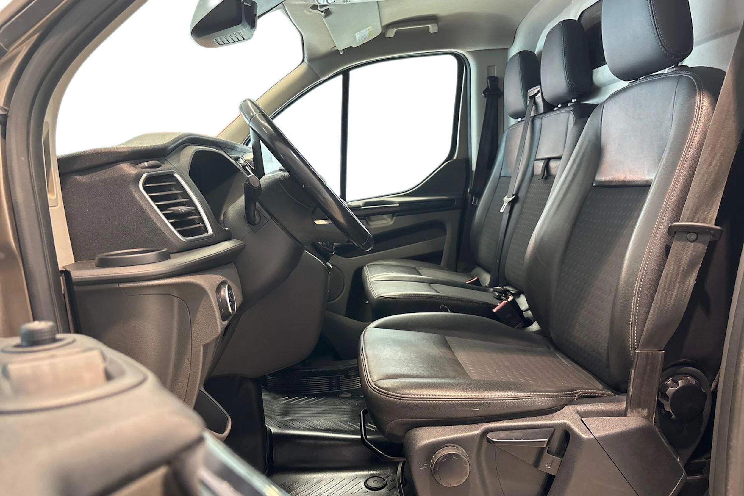 Harmaa Ford Transit Custom 2019 kuva 8.