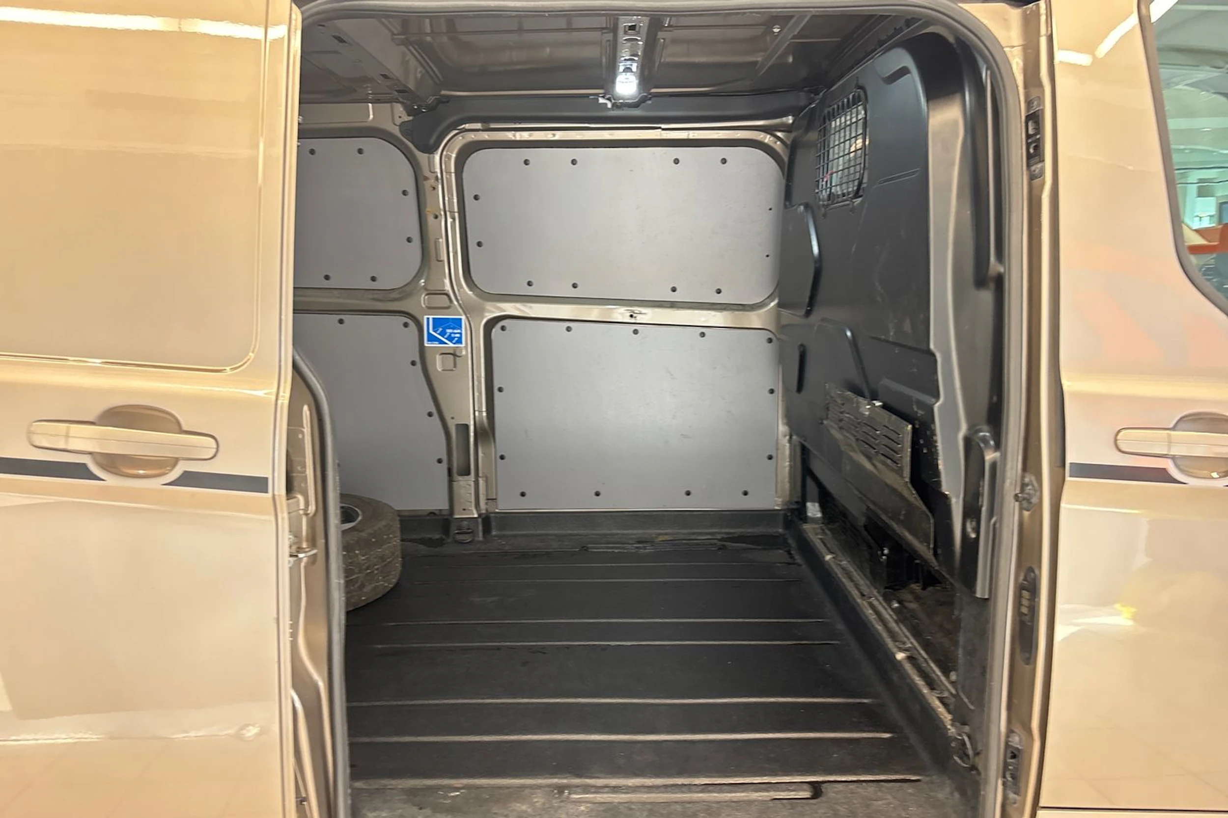 Harmaa Ford Transit Custom 2019 kuva 31.