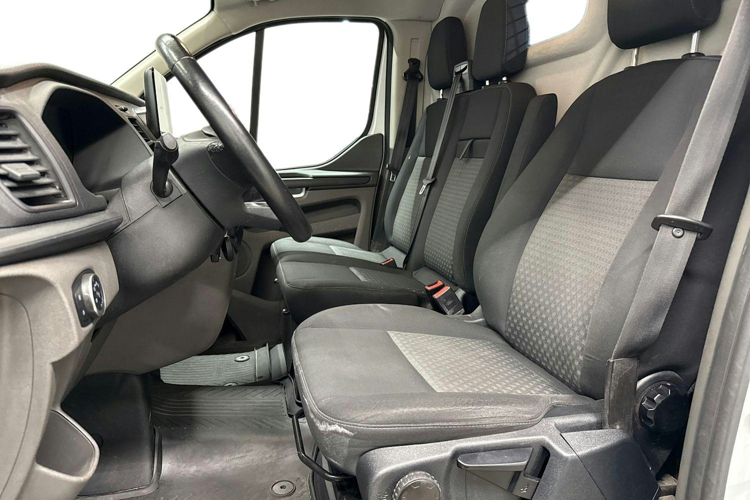 valkoinen Ford Transit Custom 2019 kuva 7.