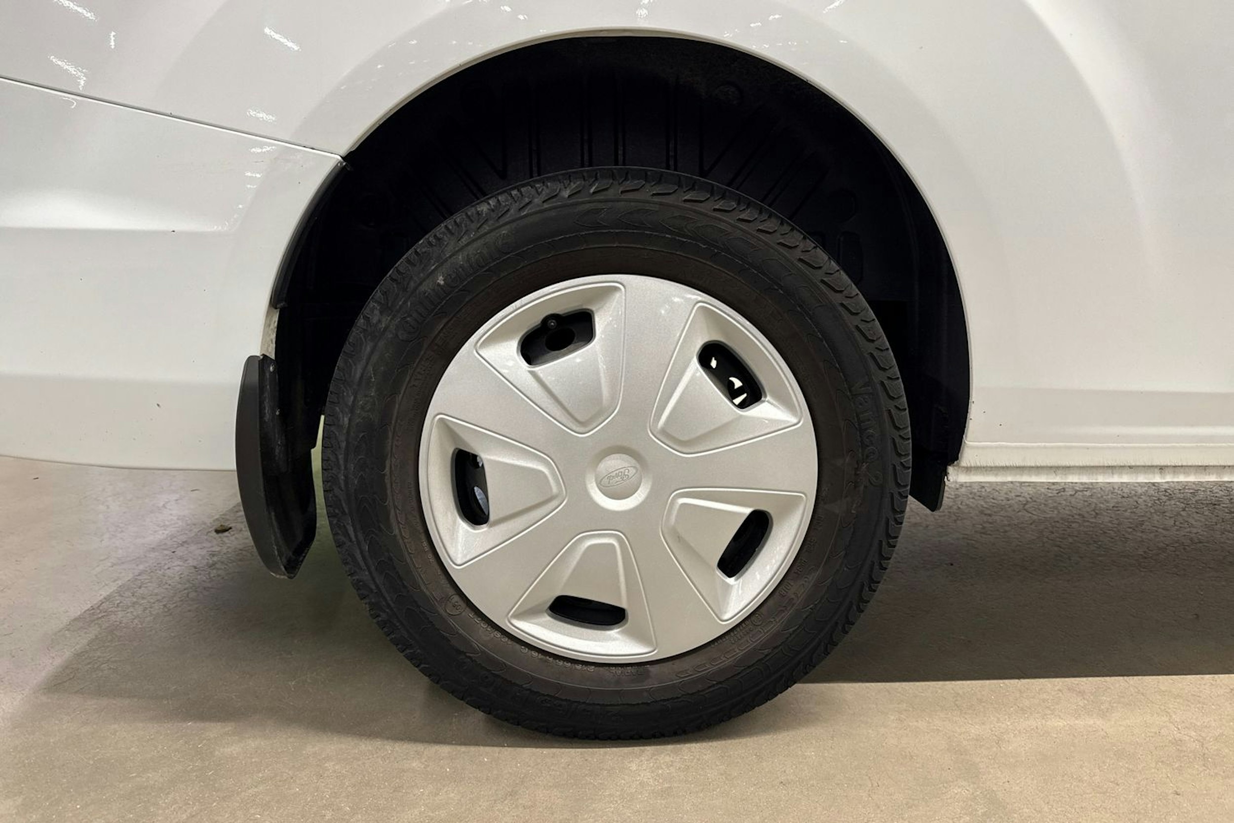 valkoinen Ford Transit Custom 2019 kuva 11.