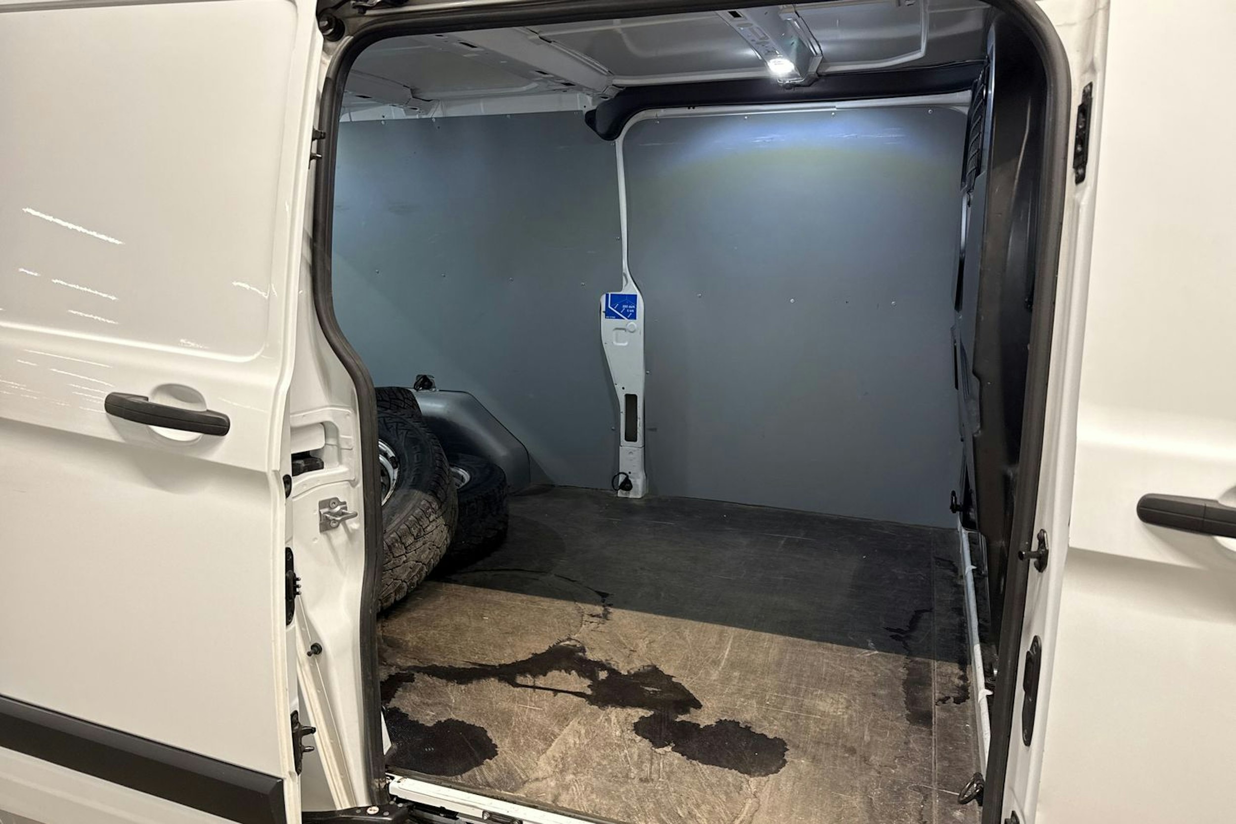 valkoinen Ford Transit Custom 2019 kuva 13.