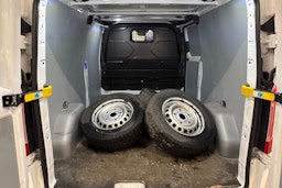 valkoinen Ford Transit Custom 2019 kuva 14.
