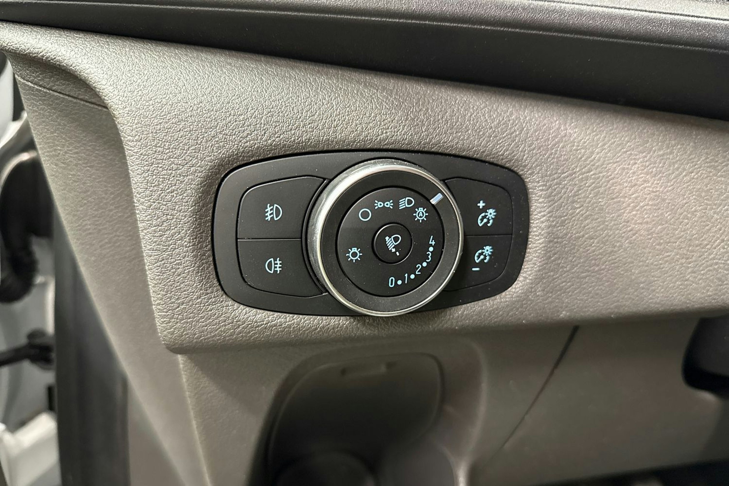 valkoinen Ford Transit Custom 2019 kuva 21.