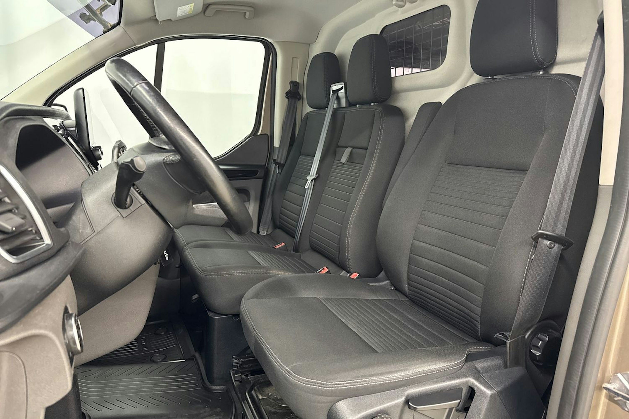 harmaa Ford Transit Custom 2019 kuva 14.