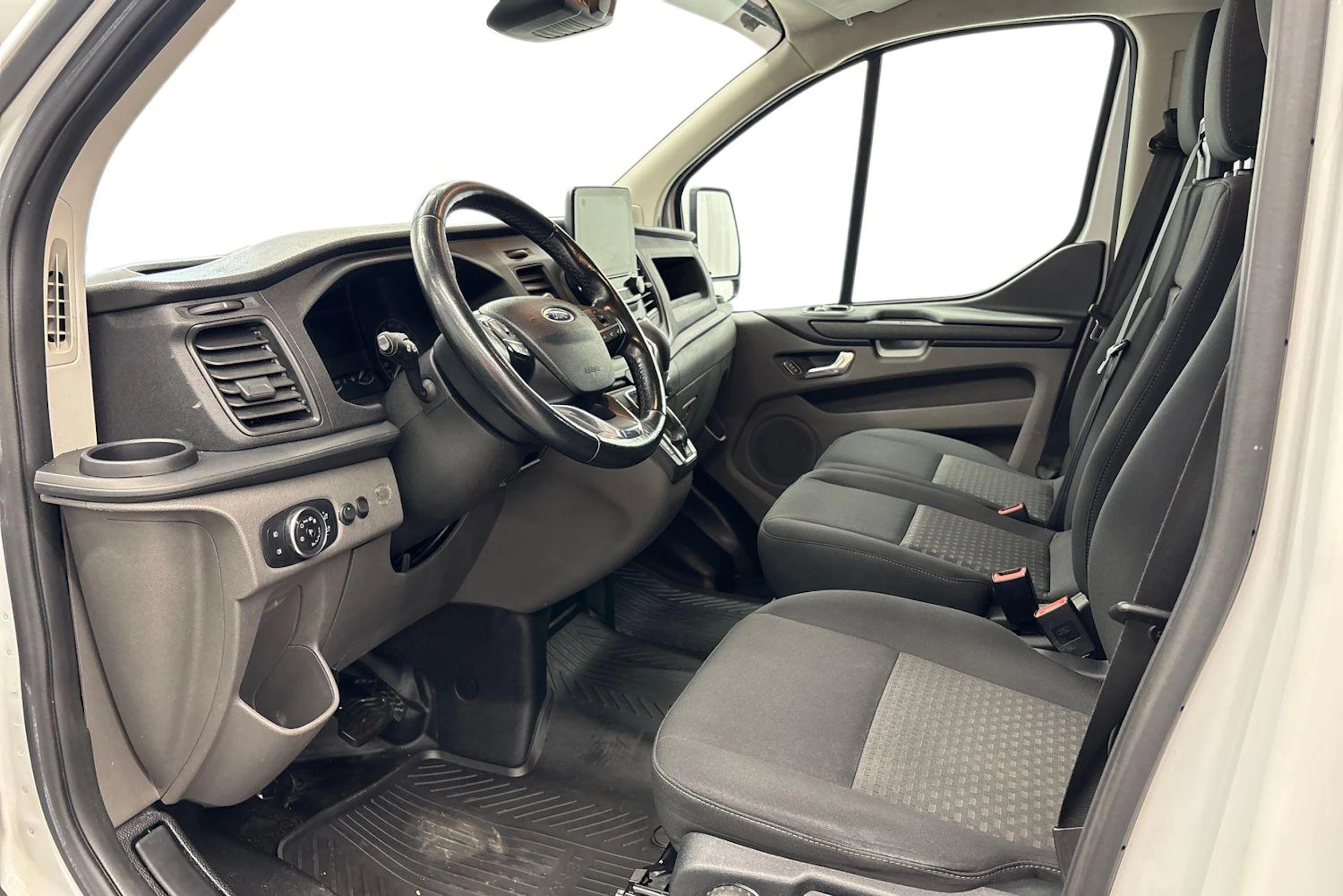valkoinen Ford Transit Custom 2019 kuva 6.