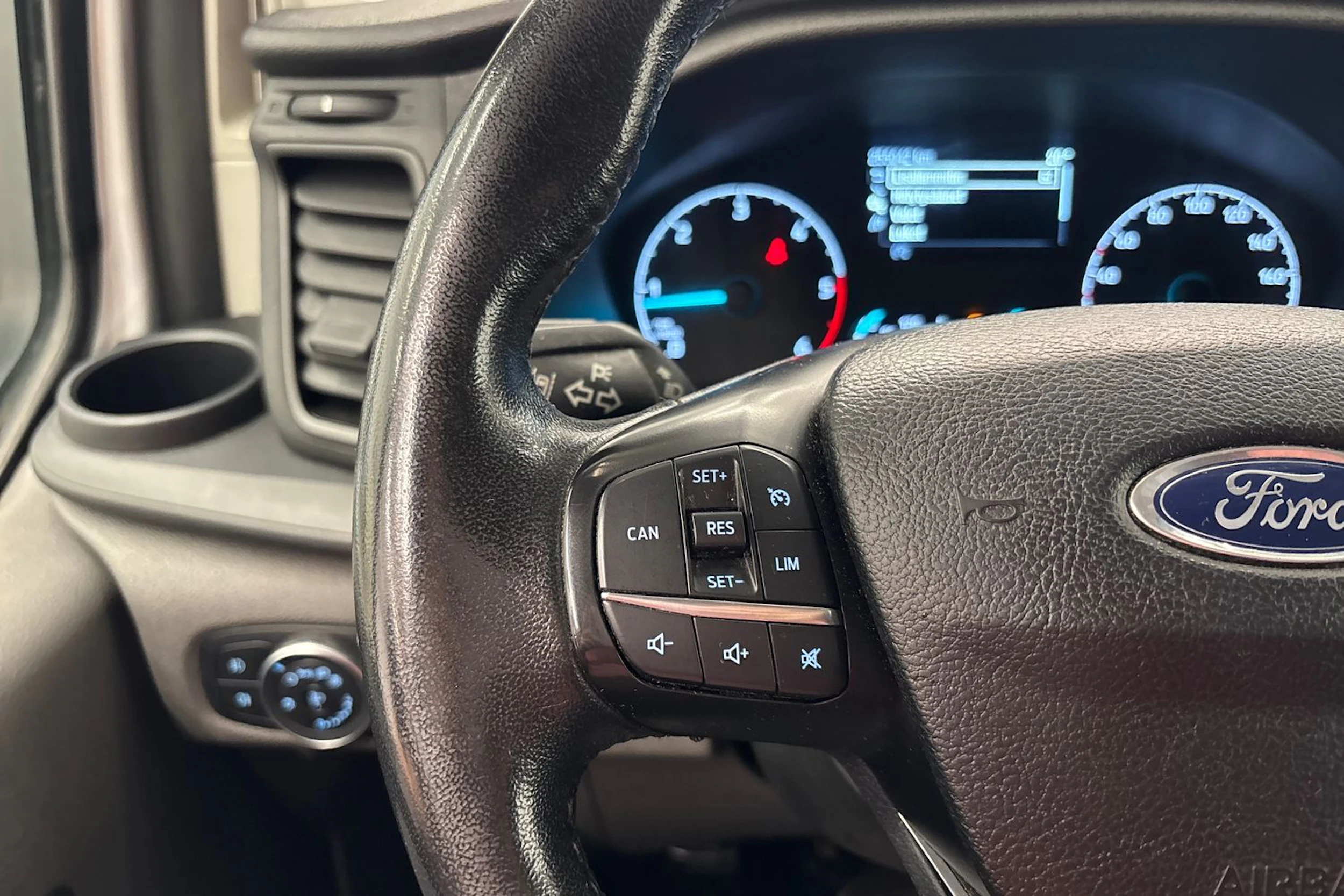 valkoinen Ford Transit Custom 2019 kuva 13.