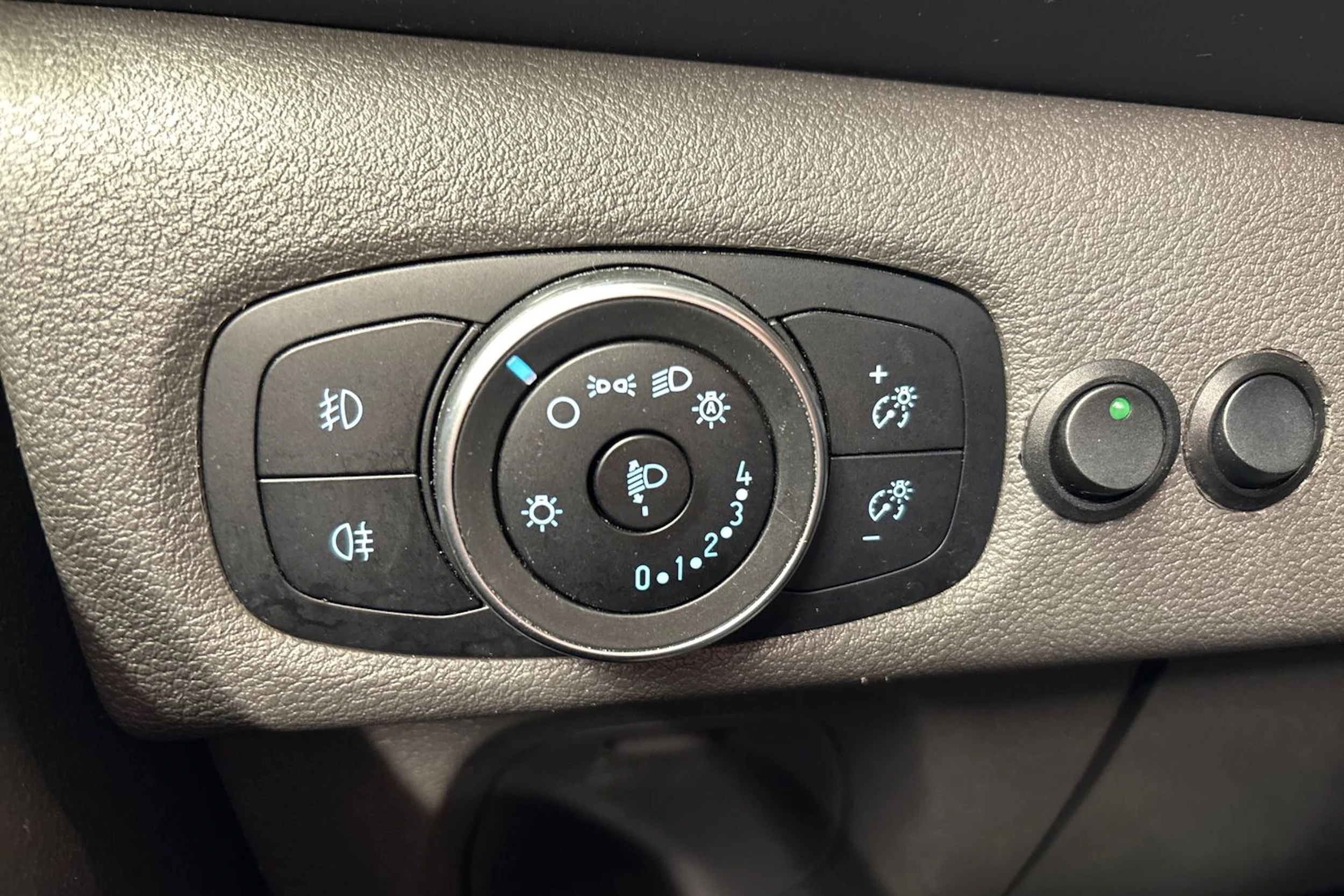 valkoinen Ford Transit Custom 2019 kuva 18.