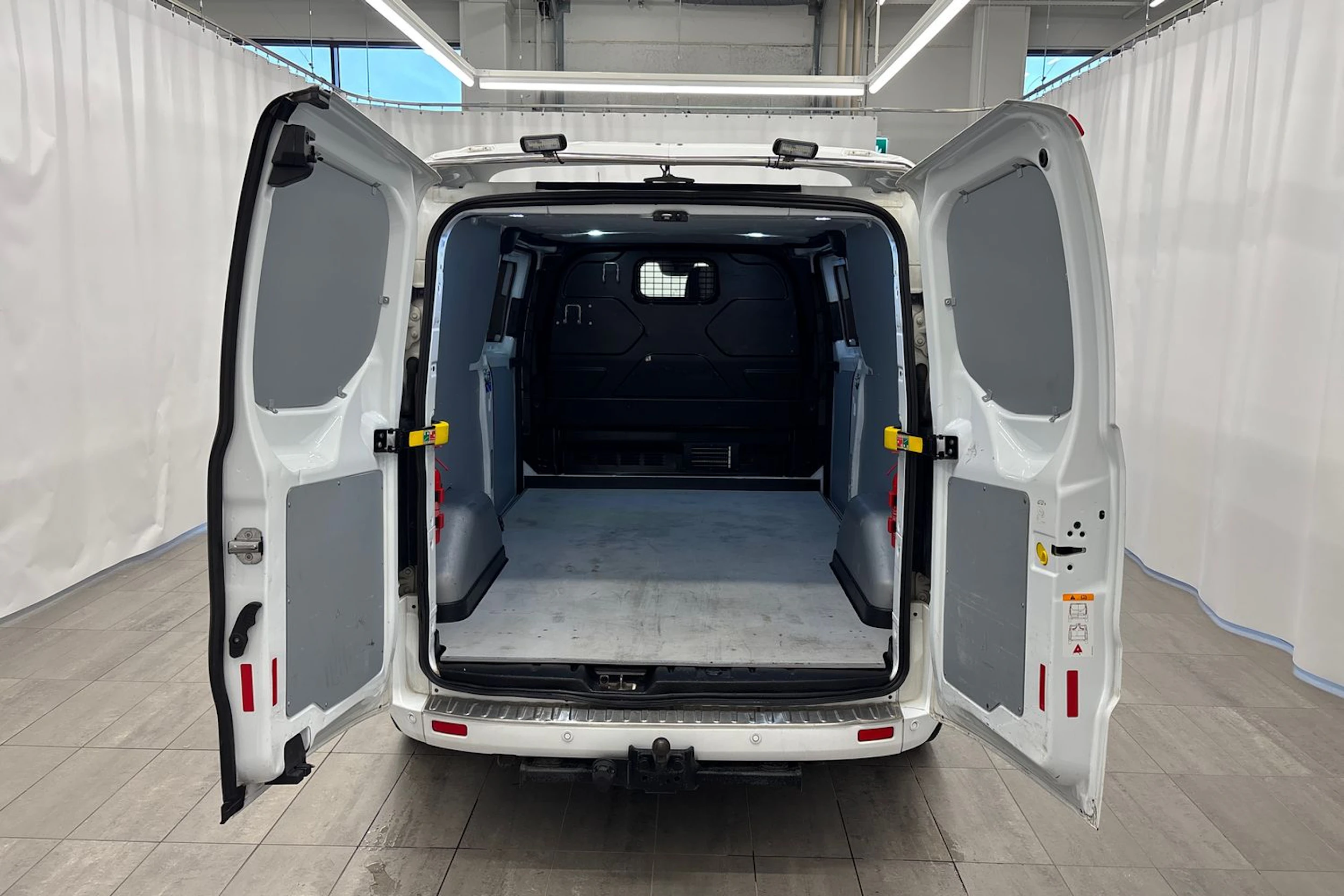 valkoinen Ford Transit Custom 2019 kuva 20.