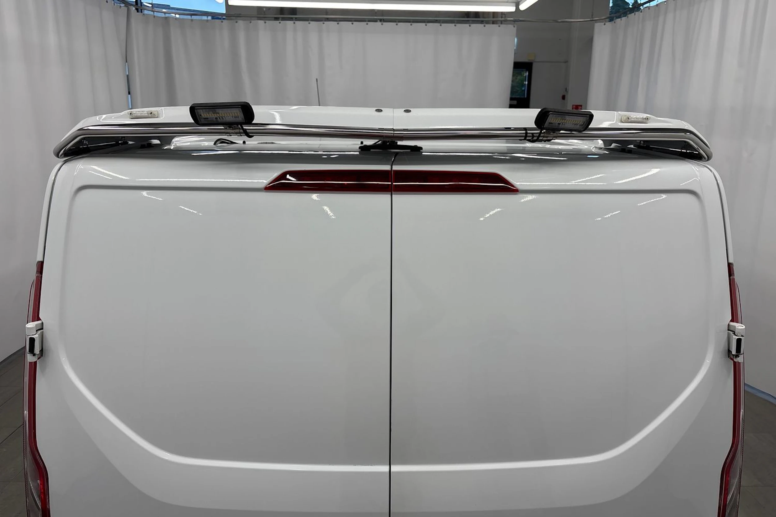 valkoinen Ford Transit Custom 2019 kuva 22.