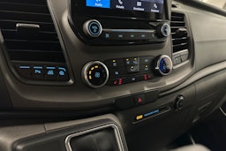 valkoinen Ford Transit Custom 2019 kuva 16.