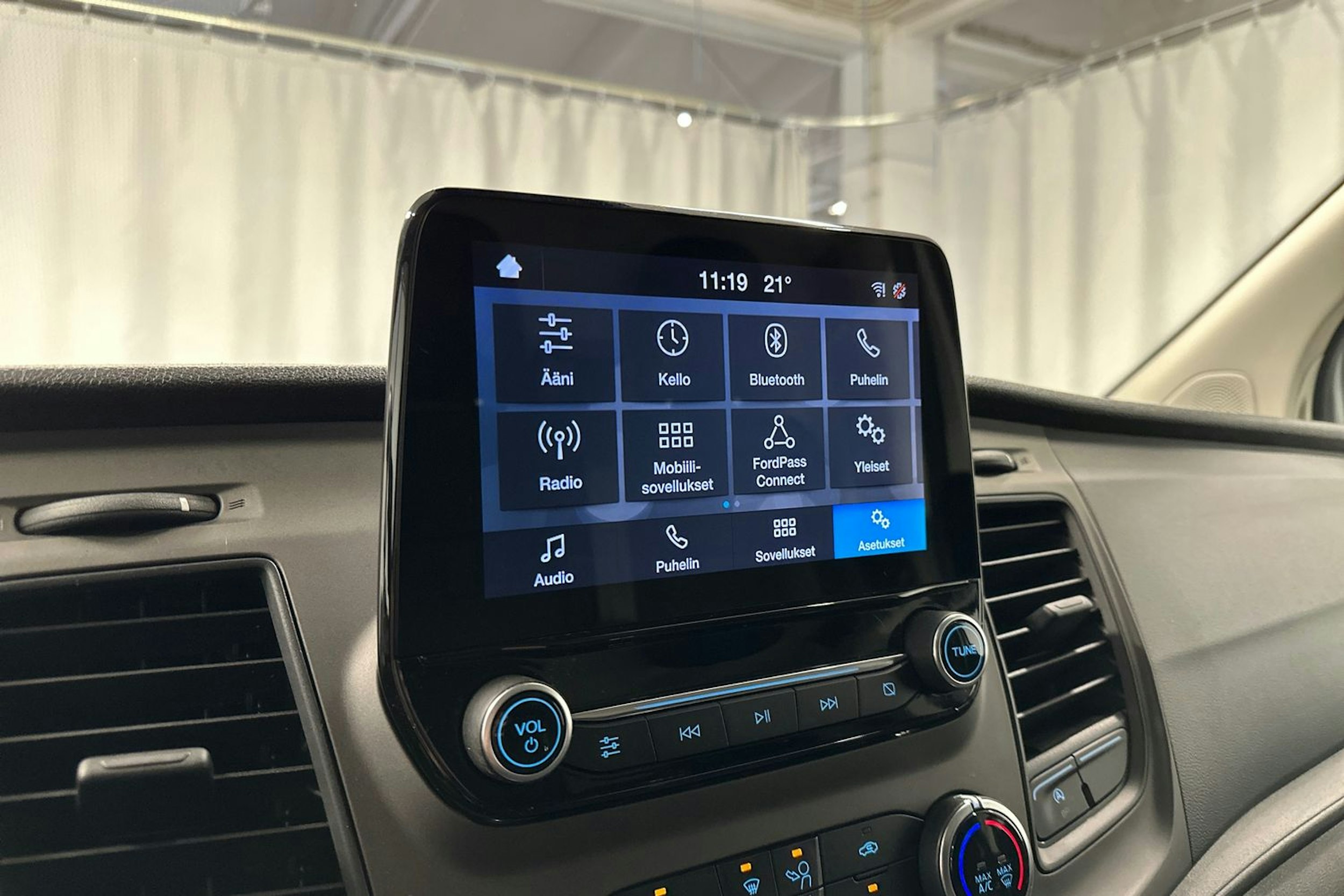 valkoinen Ford Transit Custom 2019 kuva 19.
