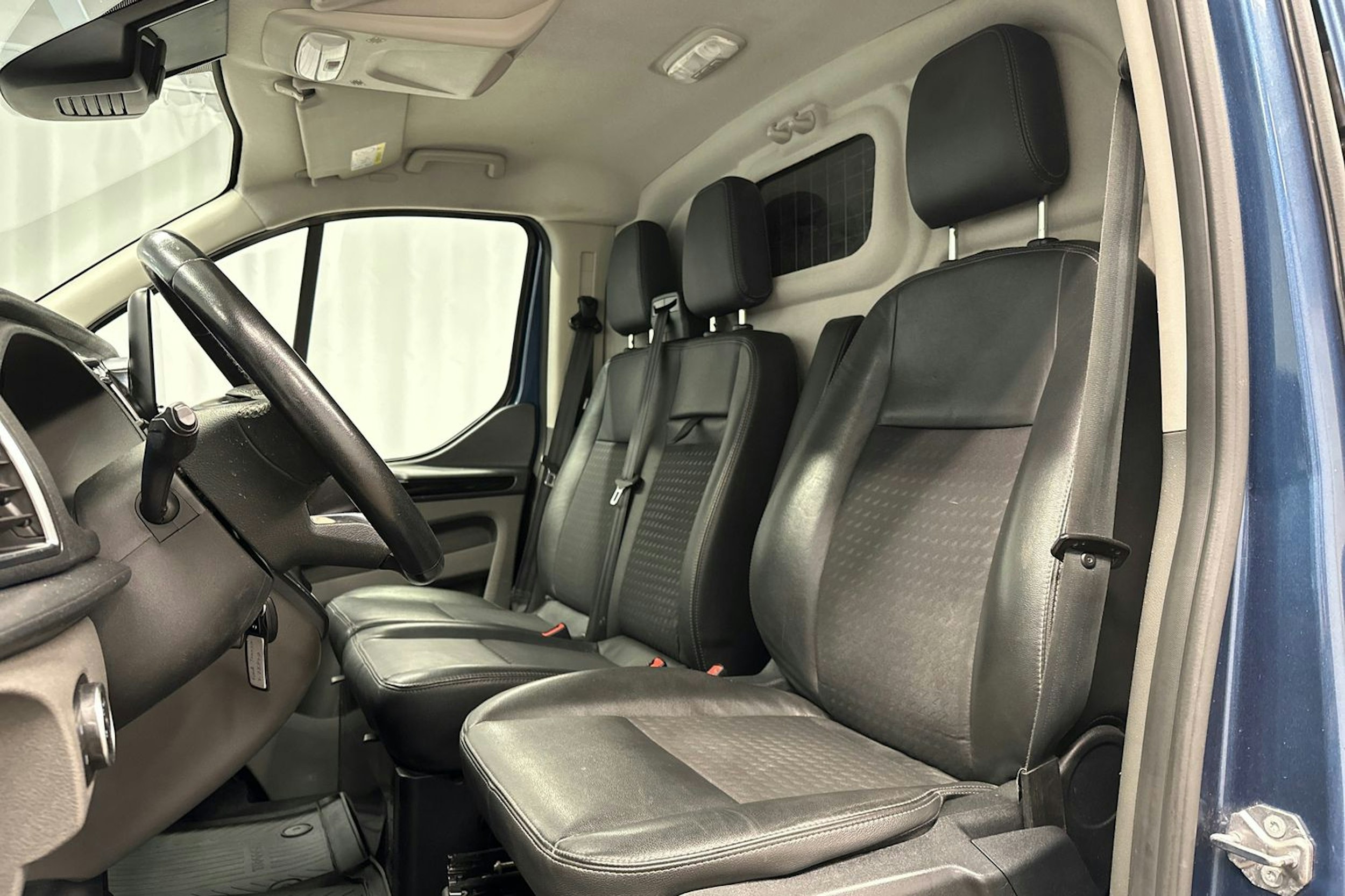 sininen Ford Transit Custom 2019 kuva 9.