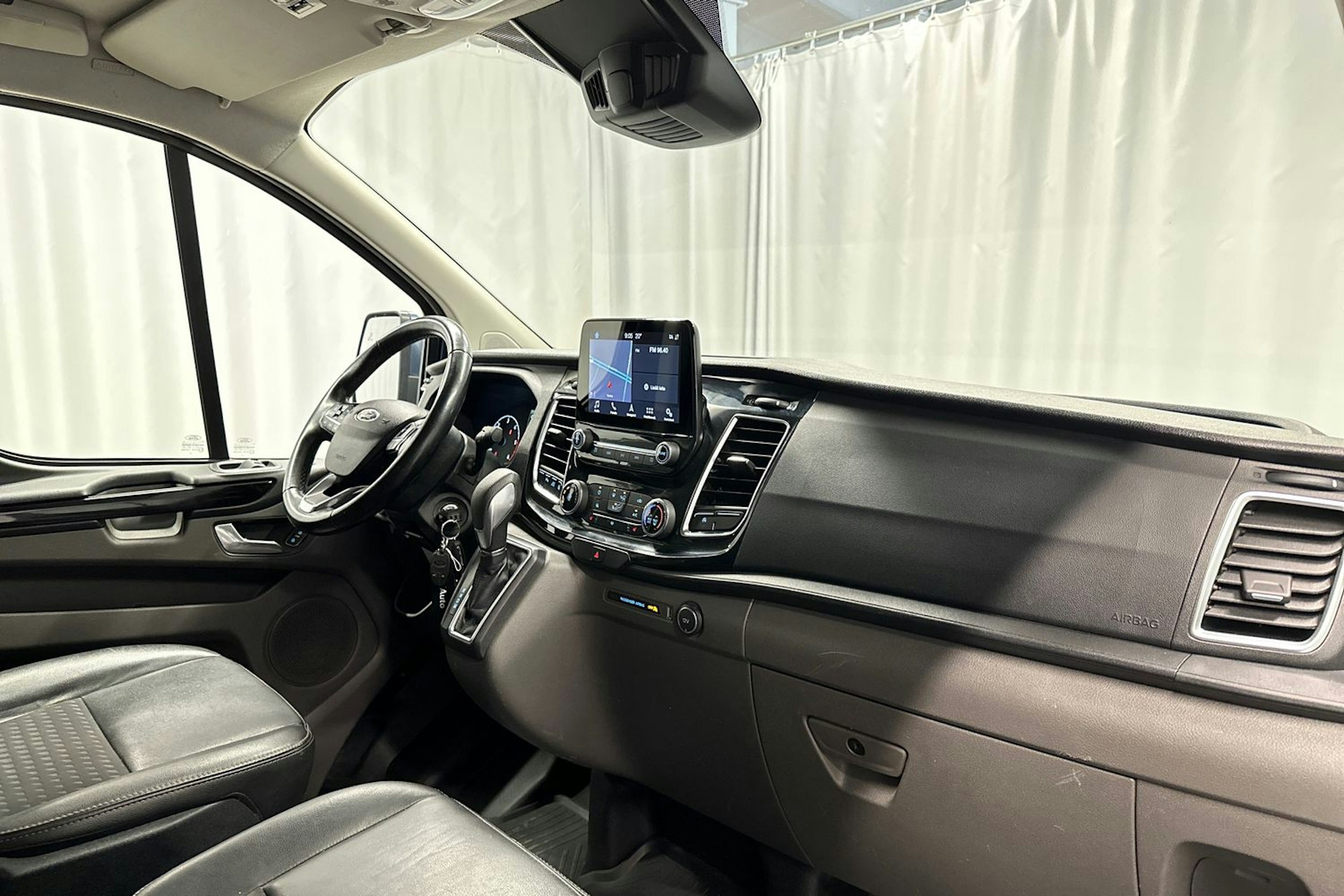 sininen Ford Transit Custom 2019 kuva 11.