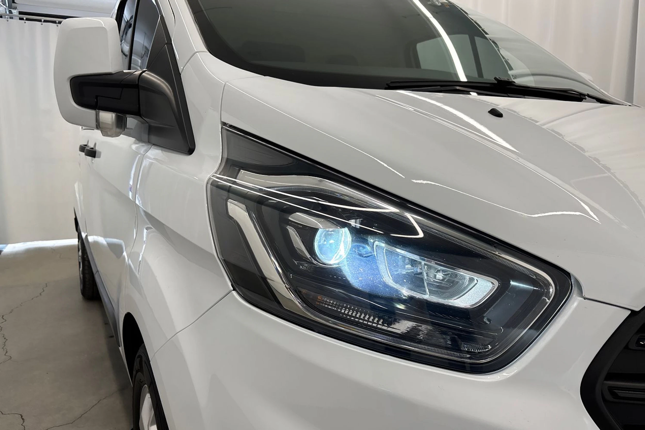 valkoinen Ford Transit Custom 2019 kuva 11.