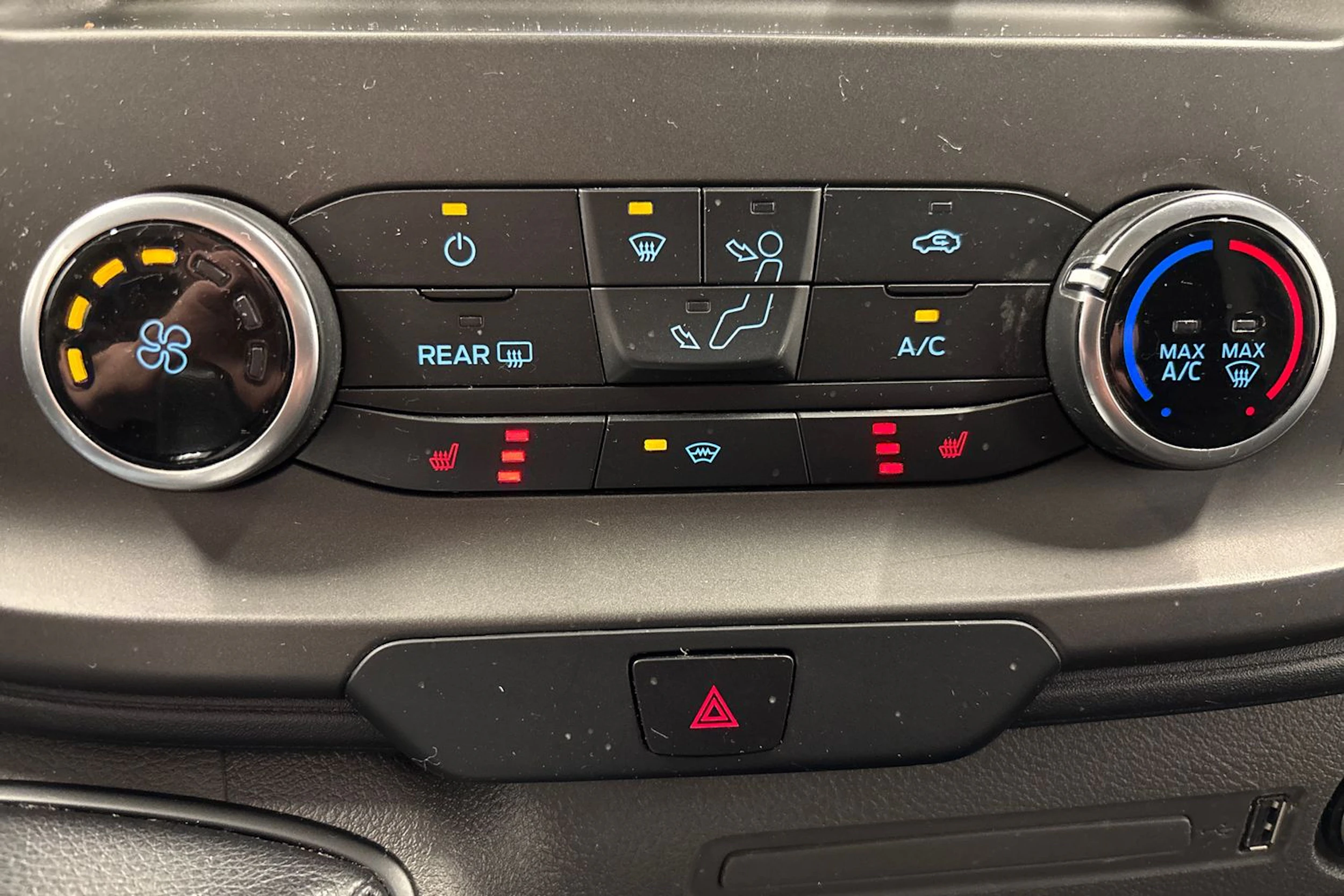 valkoinen Ford Transit Custom 2019 kuva 14.