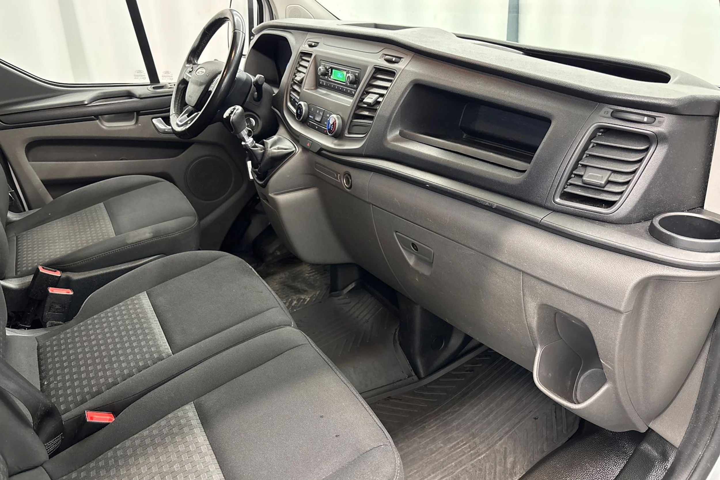 valkoinen Ford Transit Custom 2019 kuva 15.