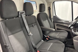 valkoinen Ford Transit Custom 2019 kuva 16.