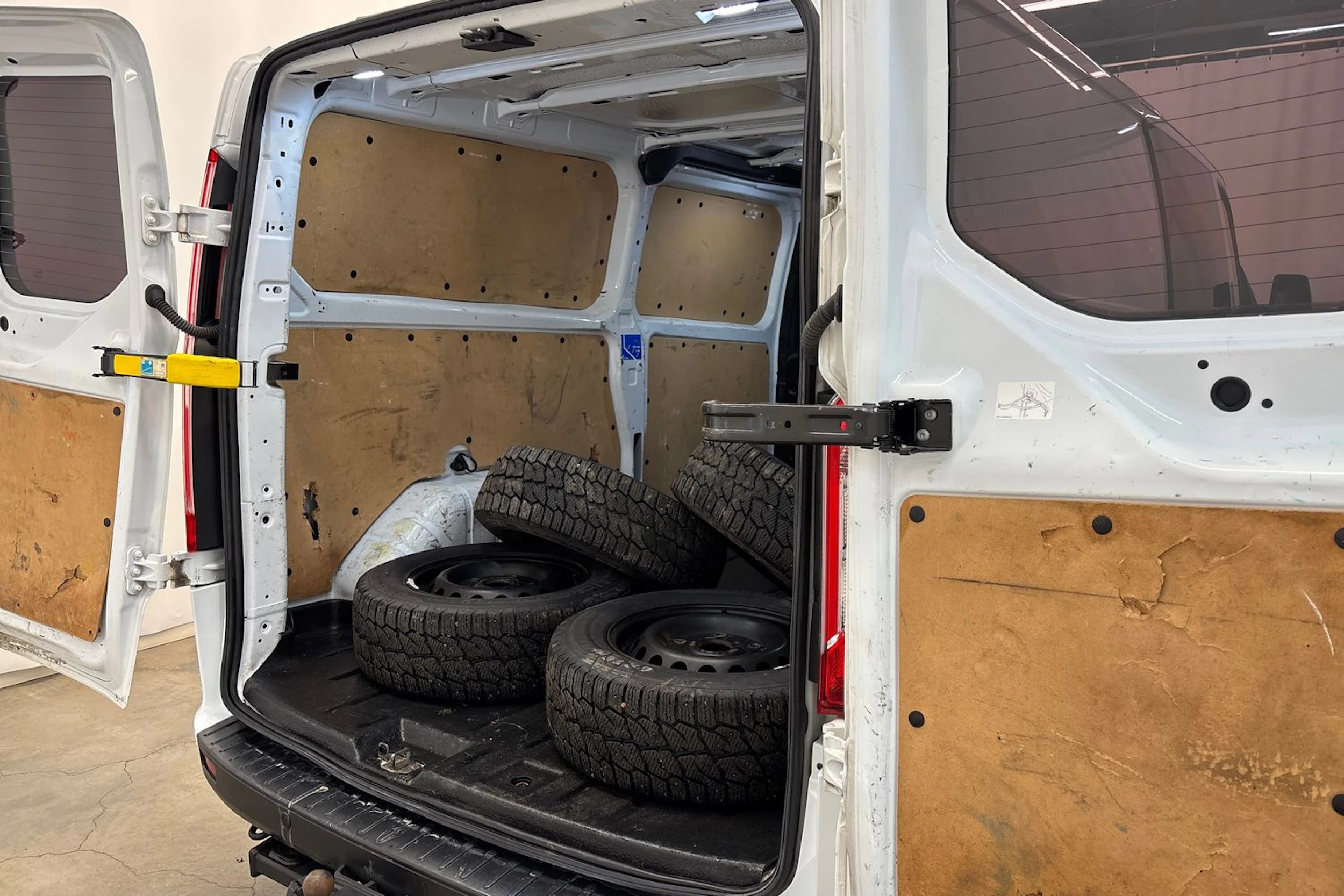 valkoinen Ford Transit Custom 2019 kuva 19.