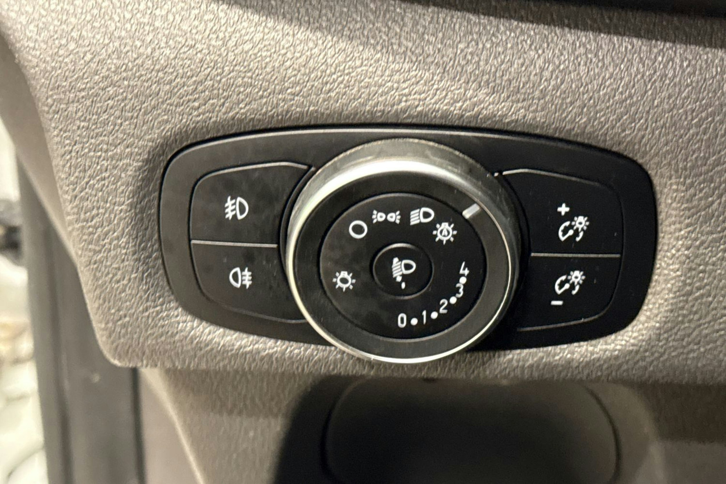 valkoinen Ford Transit Custom 2019 kuva 18.