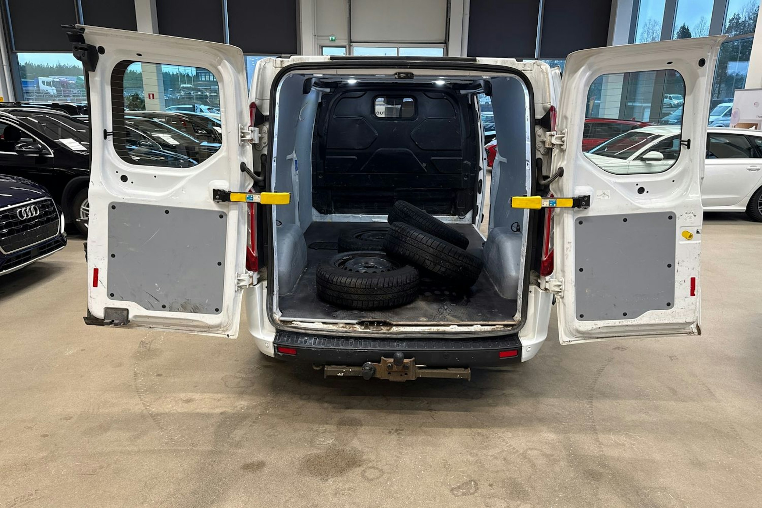 valkoinen Ford Transit Custom 2019 kuva 25.