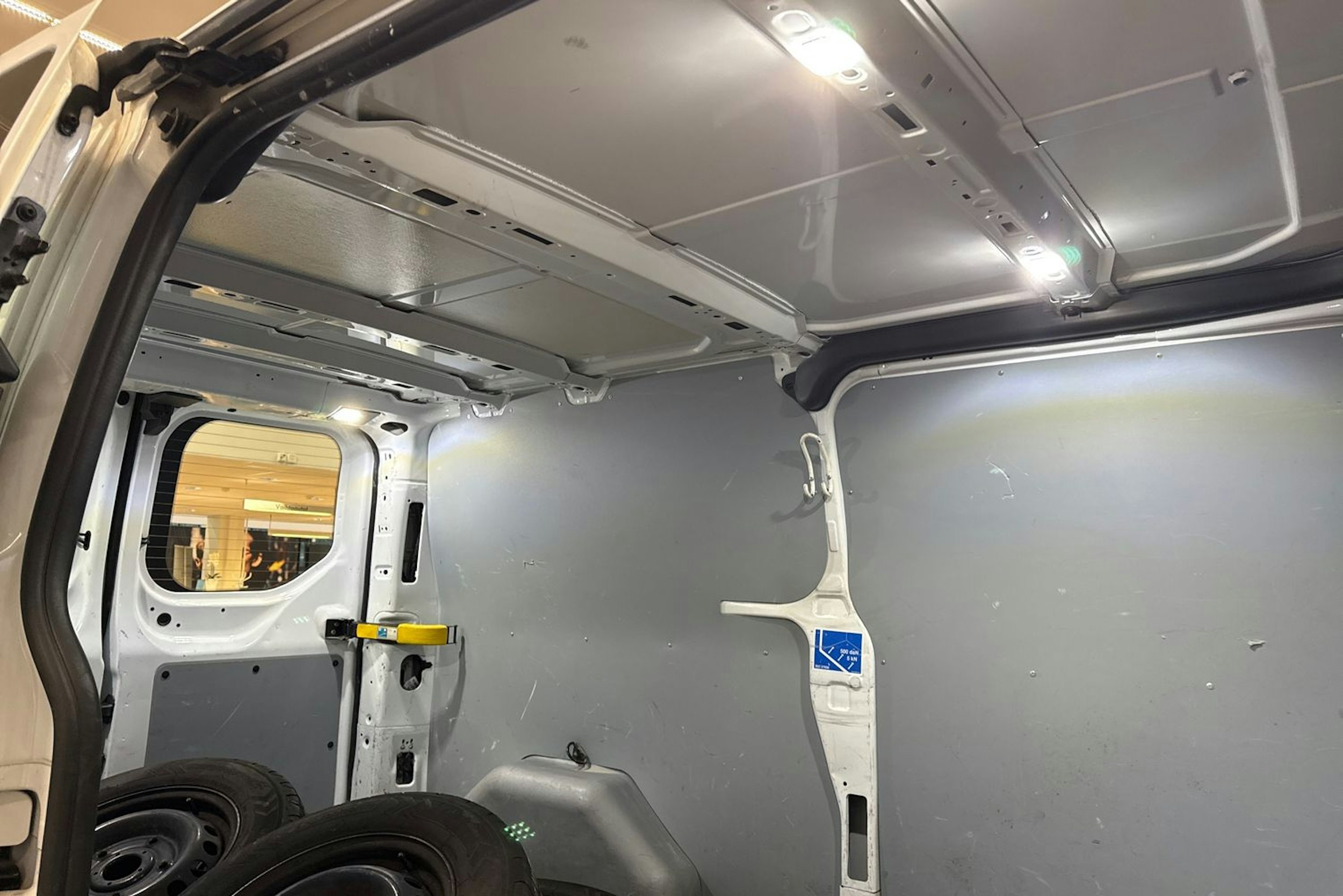 valkoinen Ford Transit Custom 2019 kuva 29.