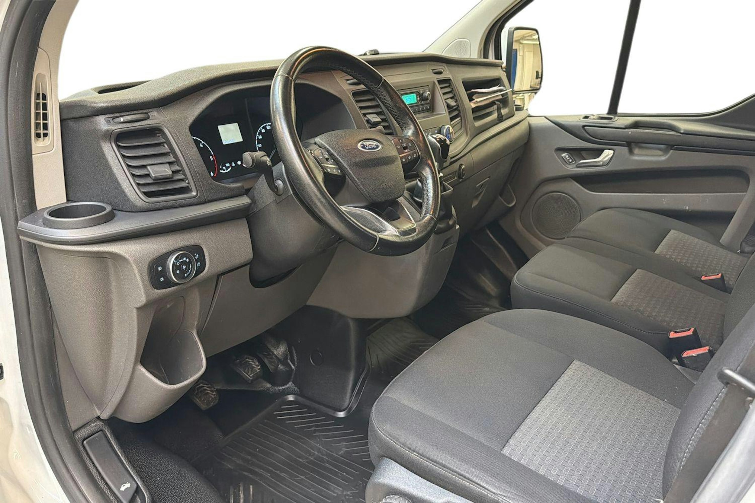 valkoinen Ford Transit Custom 2019 kuva 6.