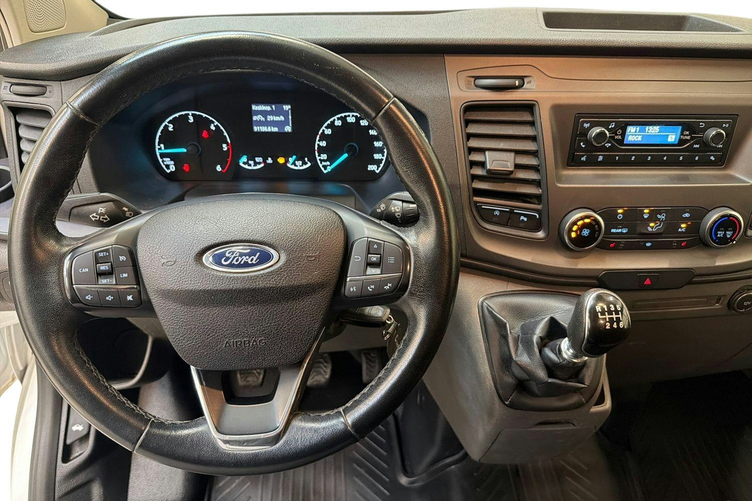 valkoinen Ford Transit Custom 2019 kuva 7.