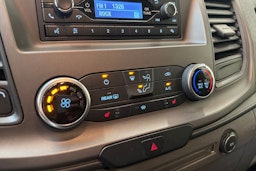 valkoinen Ford Transit Custom 2019 kuva 12.