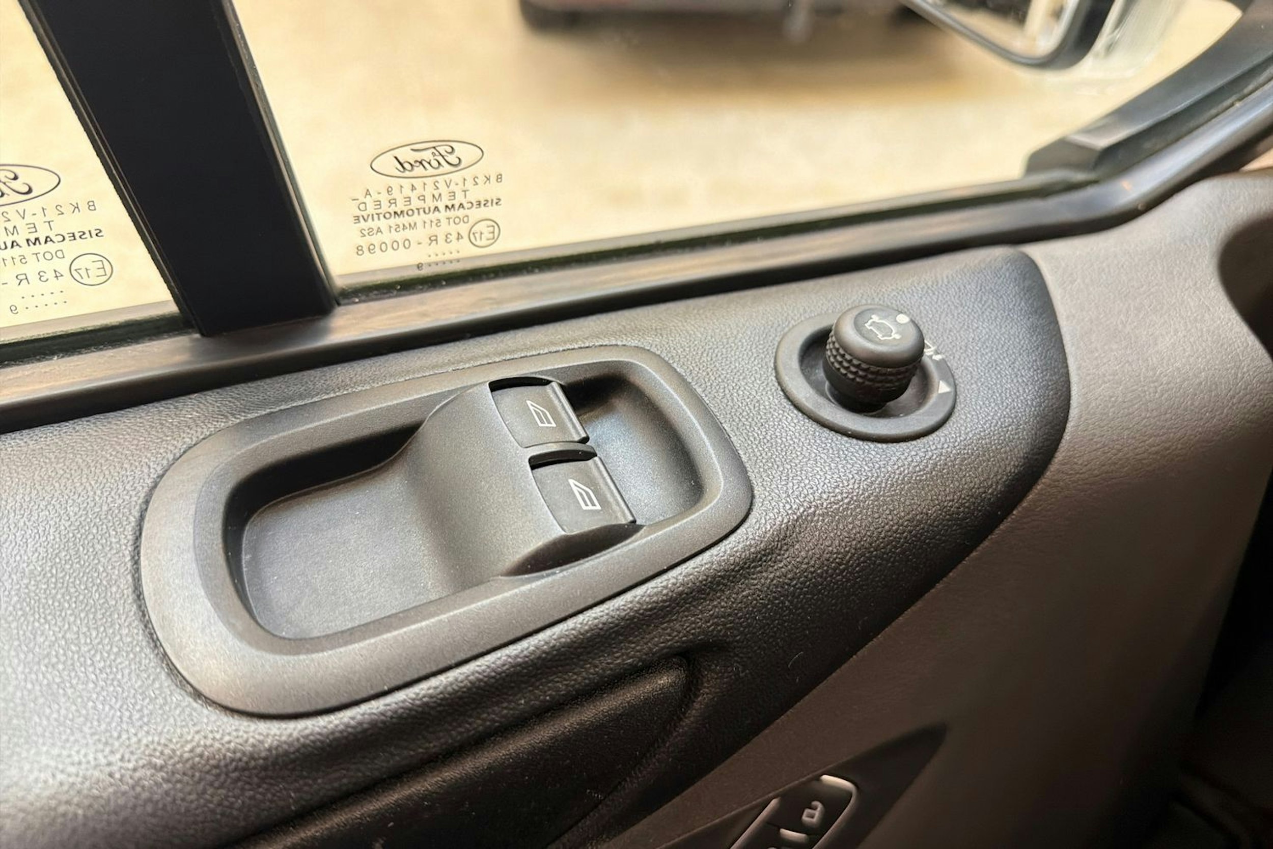 valkoinen Ford Transit Custom 2019 kuva 14.