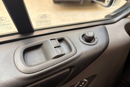 valkoinen Ford Transit Custom 2019 kuva 14.