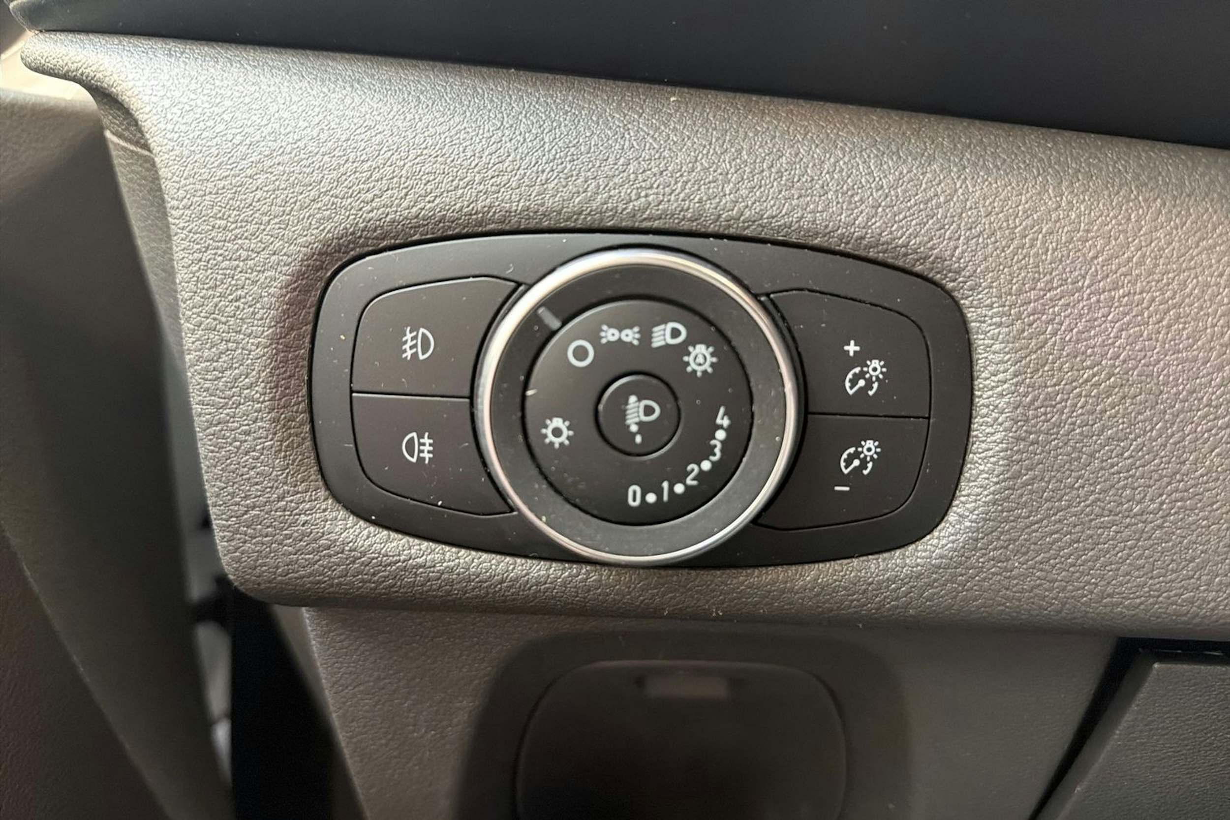 valkoinen Ford Transit Custom 2019 kuva 15.