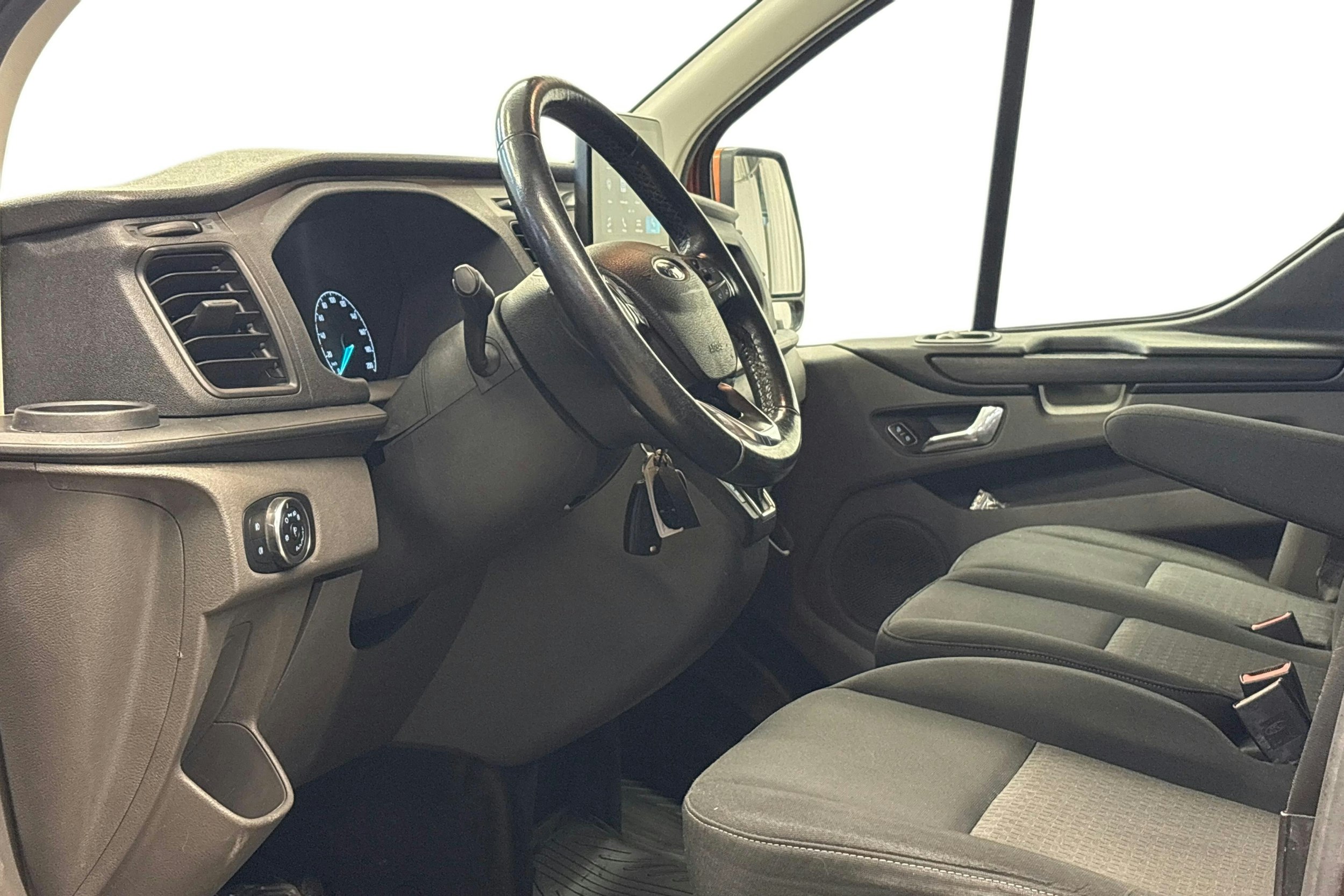 punainen Ford Transit Custom 2019 kuva 6.