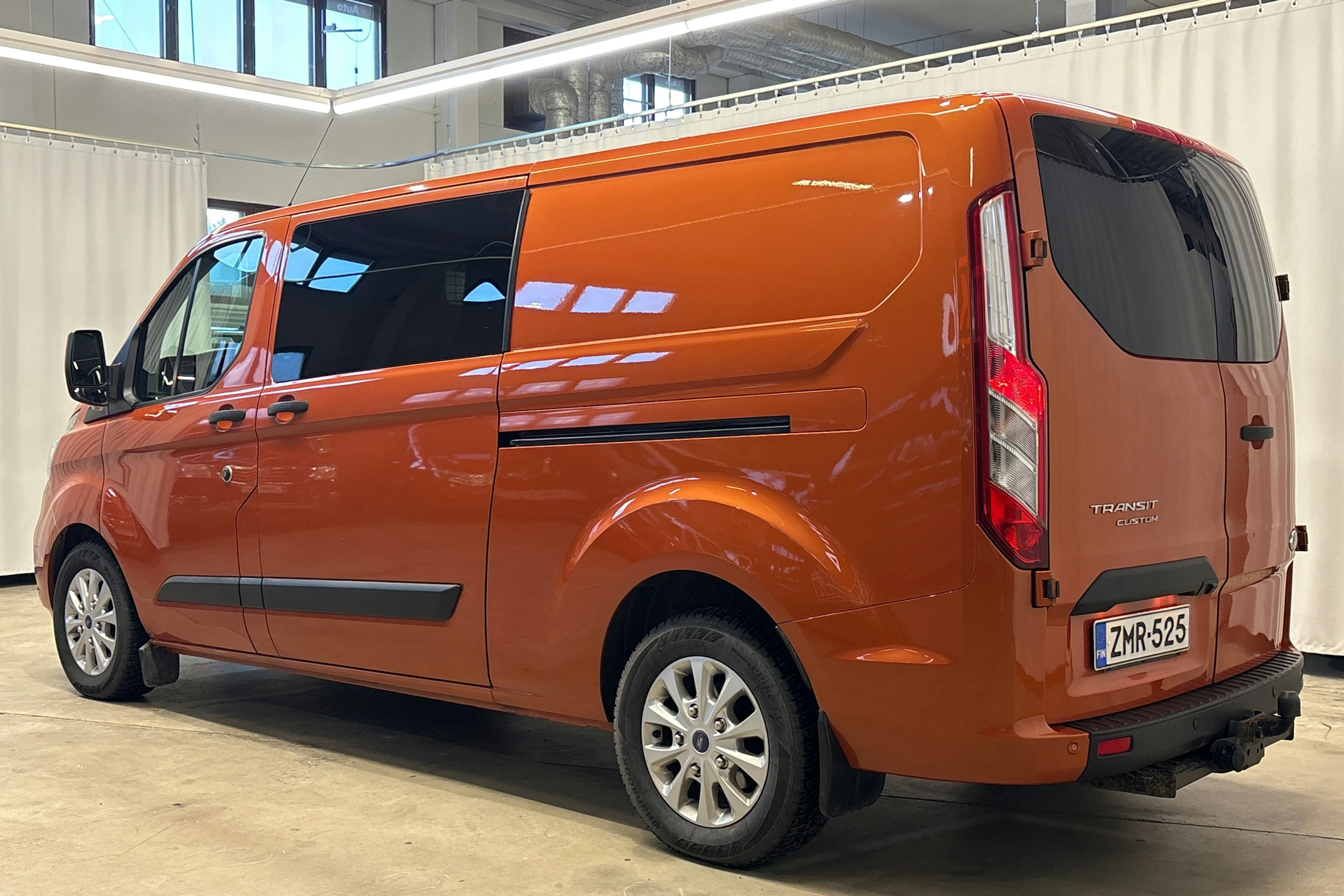 punainen Ford Transit Custom 2019 kuva 11.