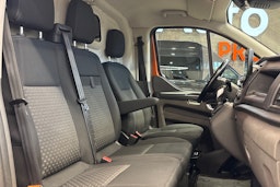 punainen Ford Transit Custom 2019 kuva 13.