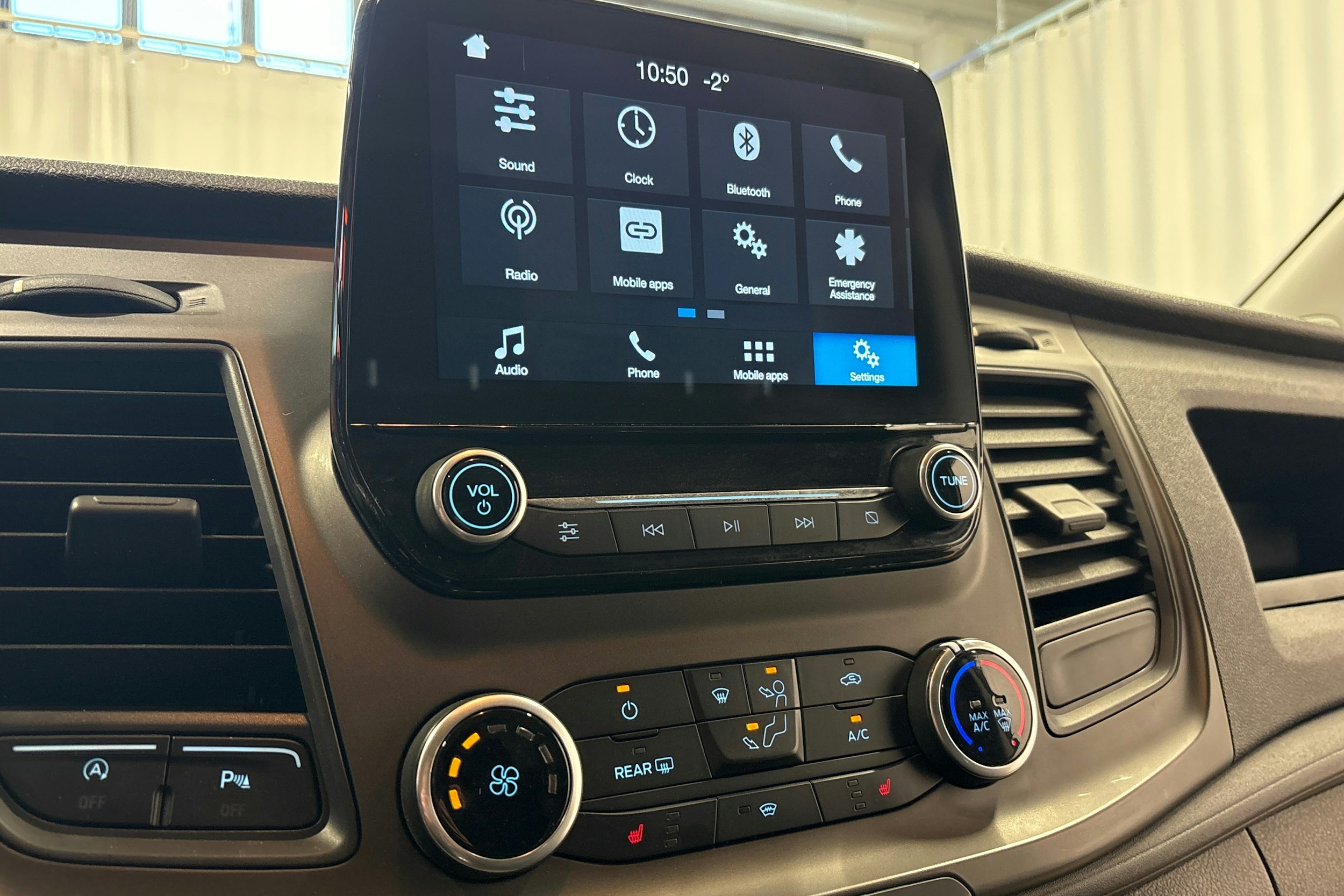 punainen Ford Transit Custom 2019 kuva 15.