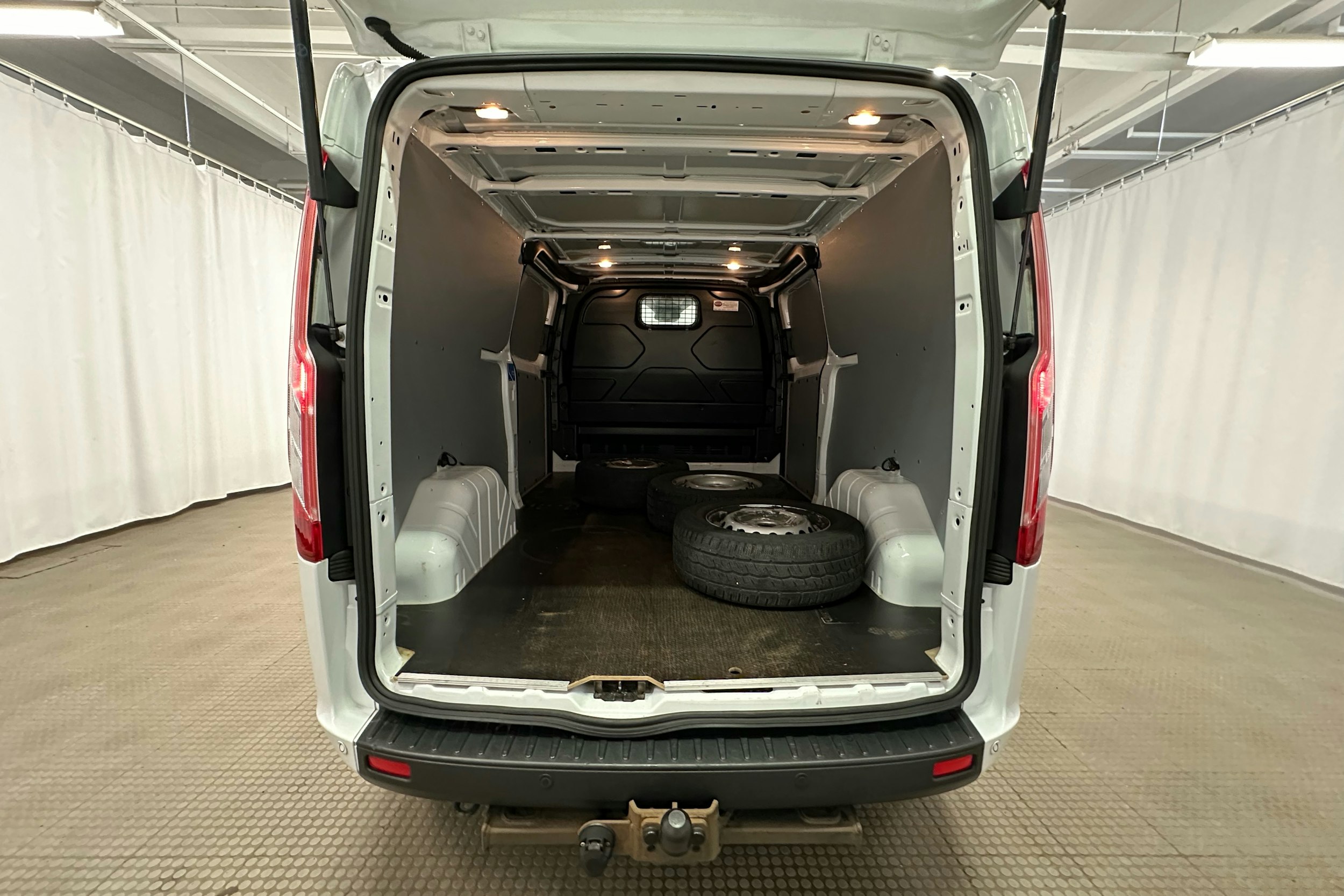 valkoinen Ford Transit Custom 2020 kuva 21.
