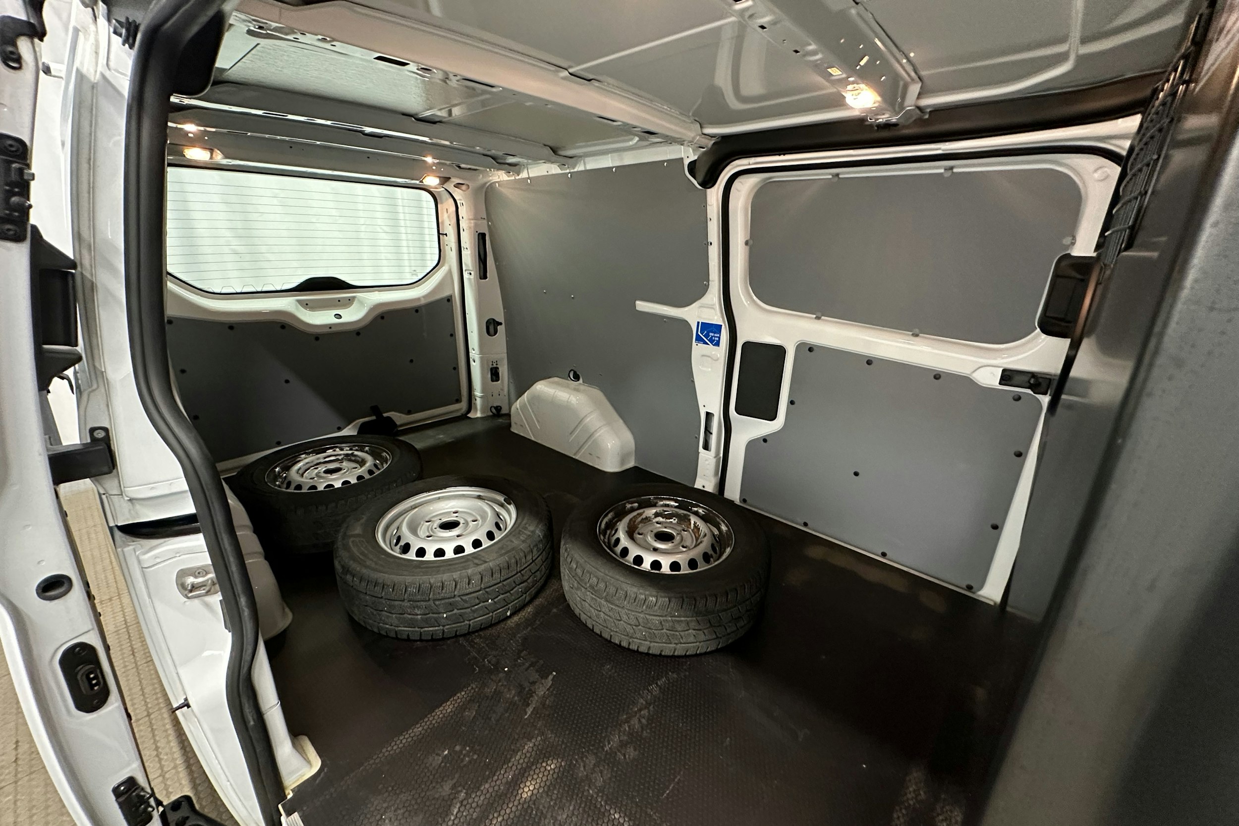 valkoinen Ford Transit Custom 2020 kuva 22.