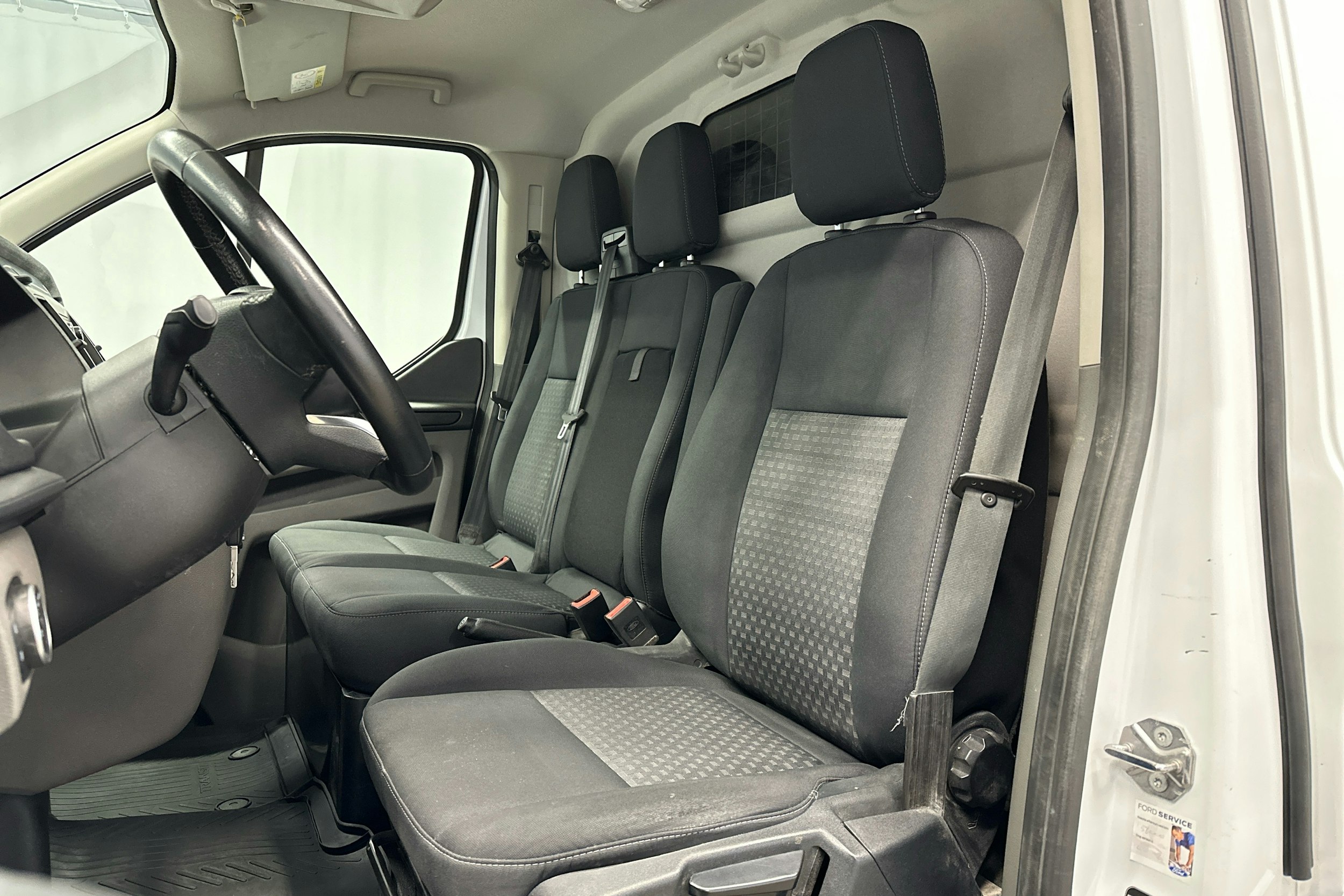 valkoinen Ford Transit Custom 2020 kuva 6.