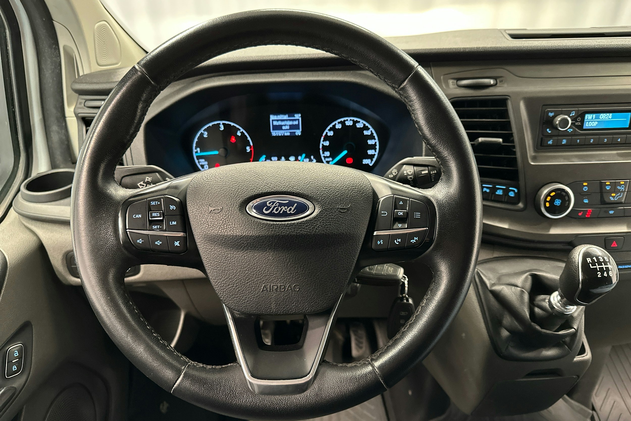 valkoinen Ford Transit Custom 2020 kuva 7.