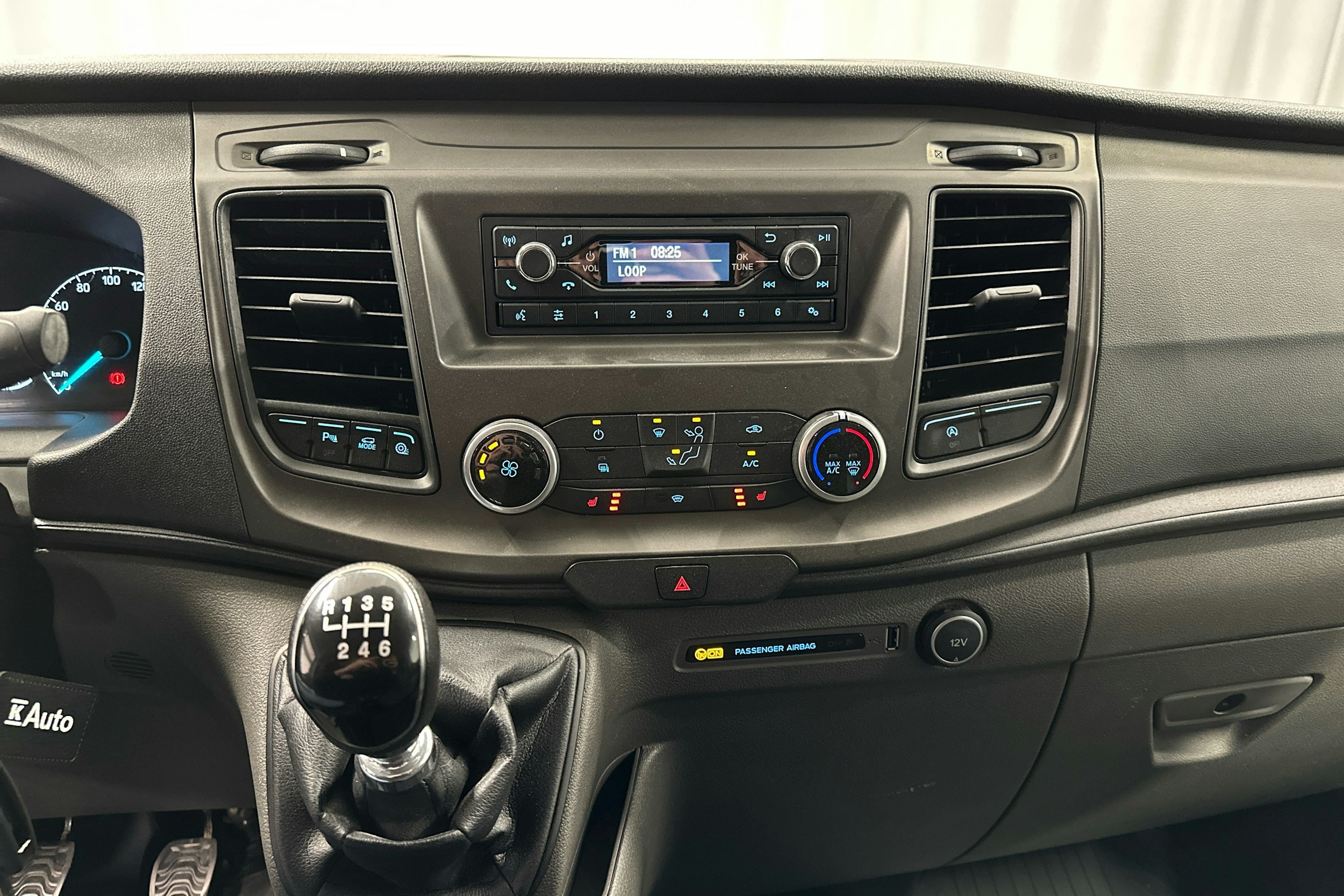 valkoinen Ford Transit Custom 2020 kuva 8.