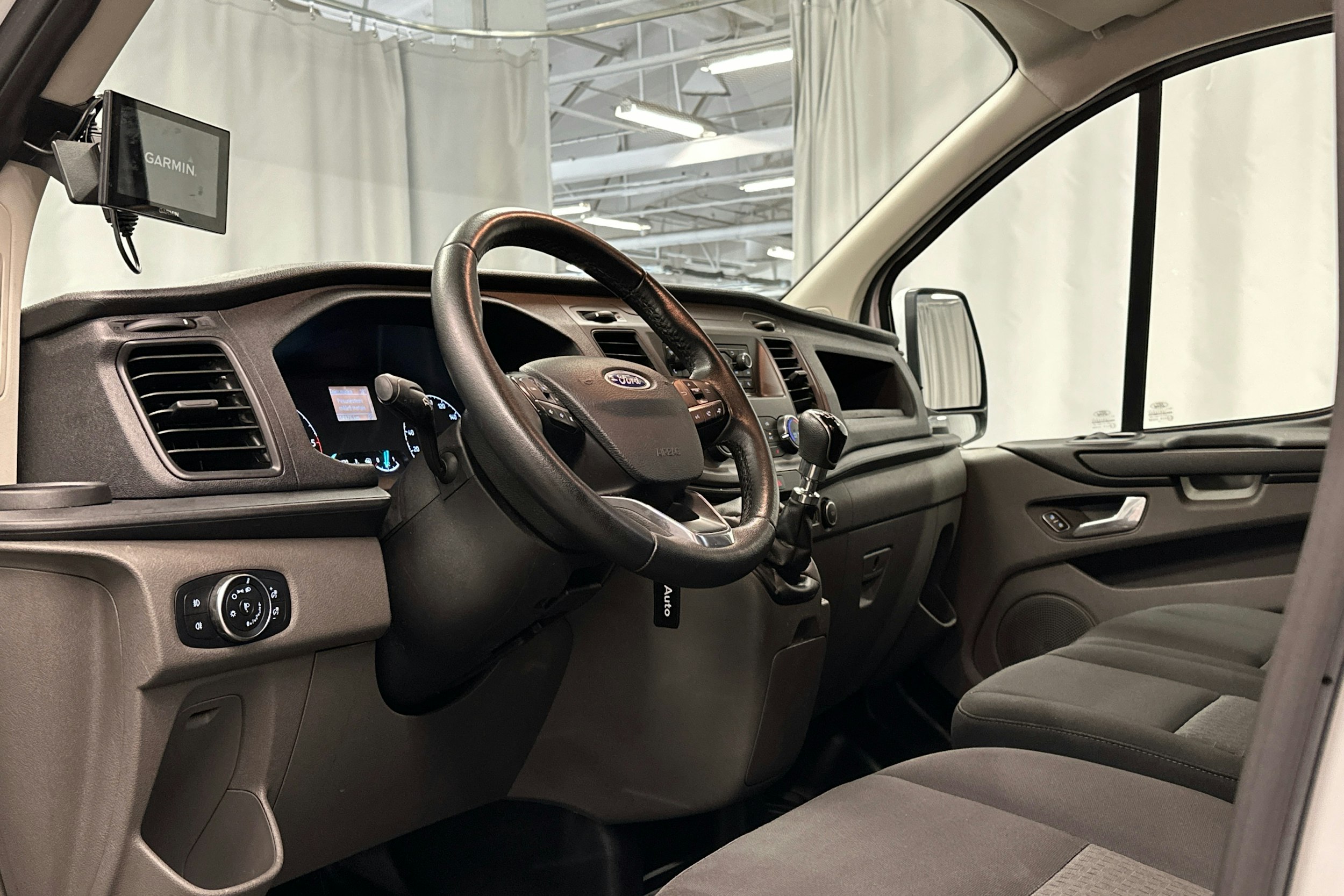 valkoinen Ford Transit Custom 2020 kuva 10.